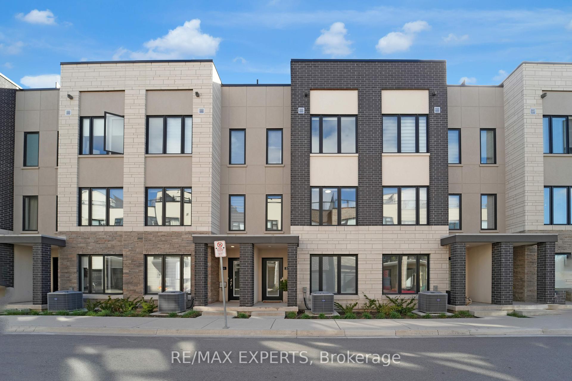 3 Bedrooms Condo at 1095 Cooke,  Burlington For sale