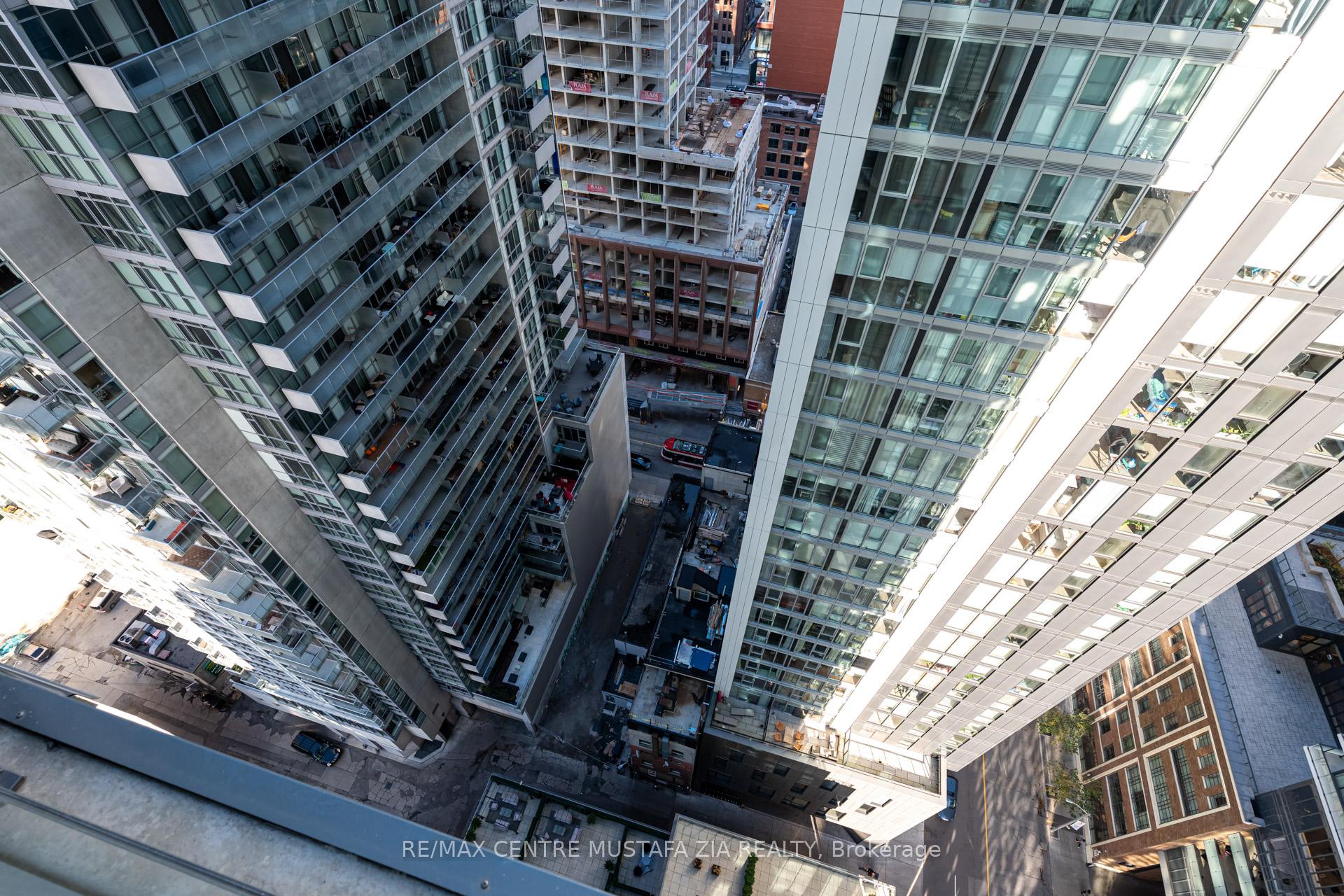 2 Bedrooms Condo at 88 Blue Jays, Toronto For sale
