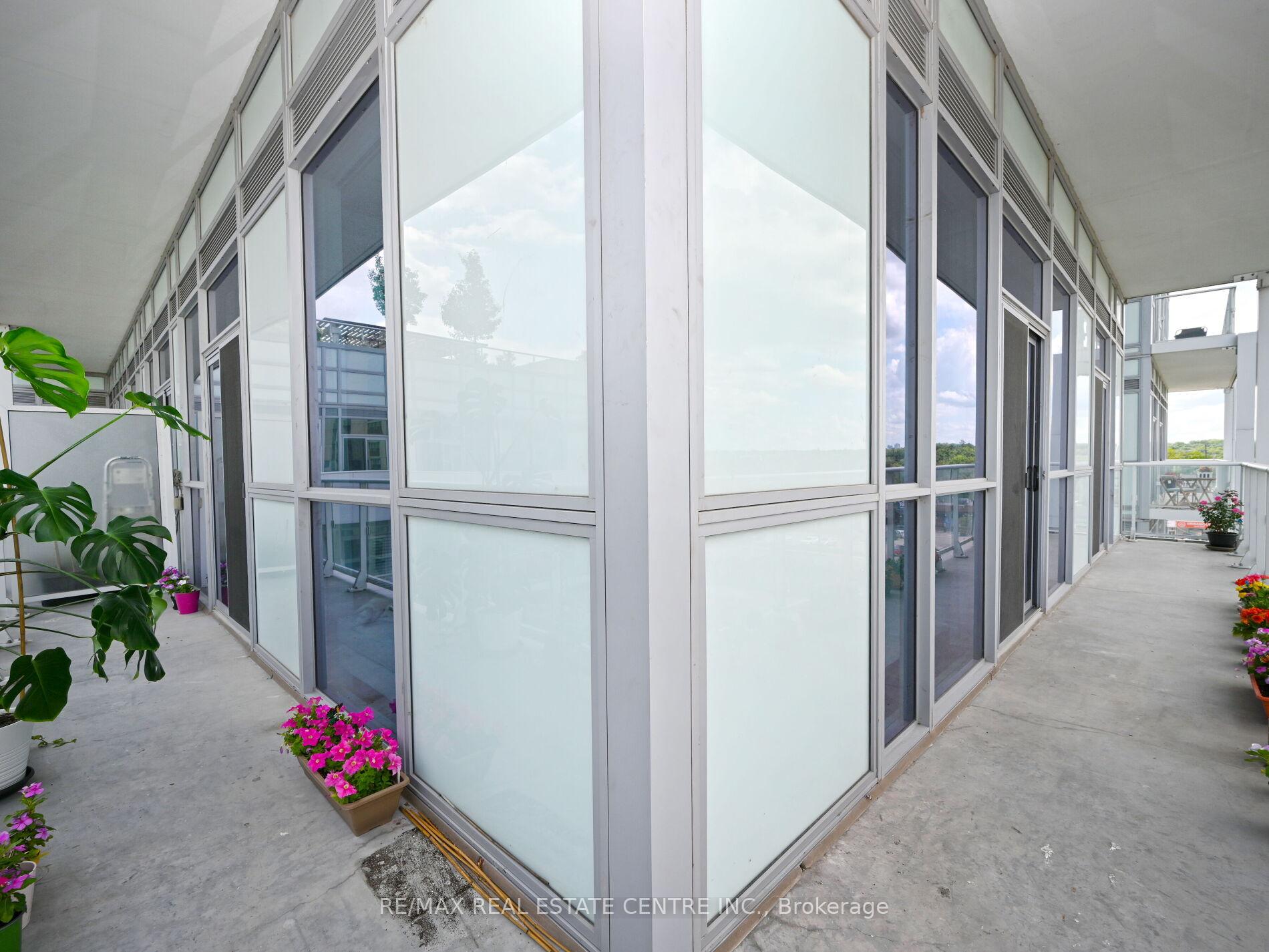 2 Bedrooms Condo at 65 Speers, Oakville For sale