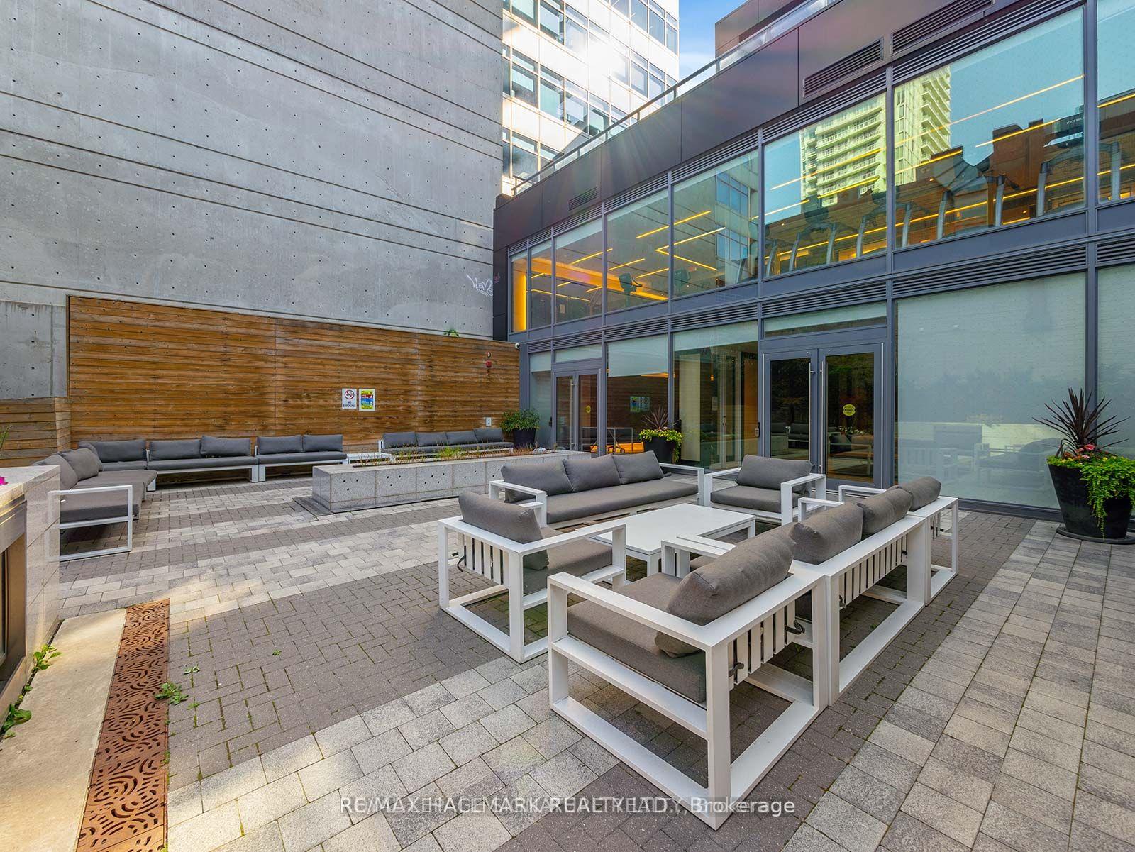 2 Bedrooms Condo at 30 Roehampton,  Toronto For sale
