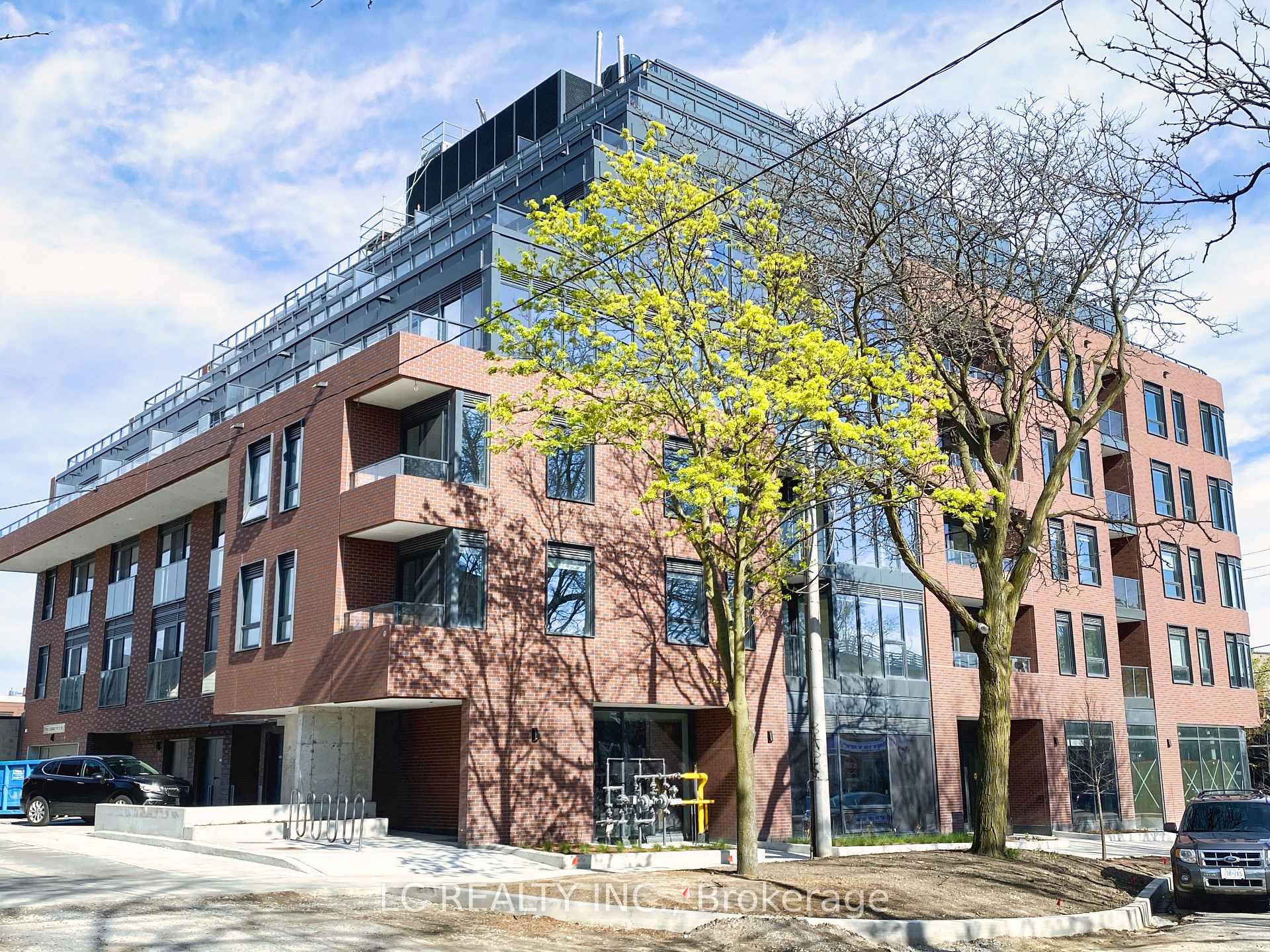 #418 - 5 Lakeview Avenue ; MLS ID: C12132614