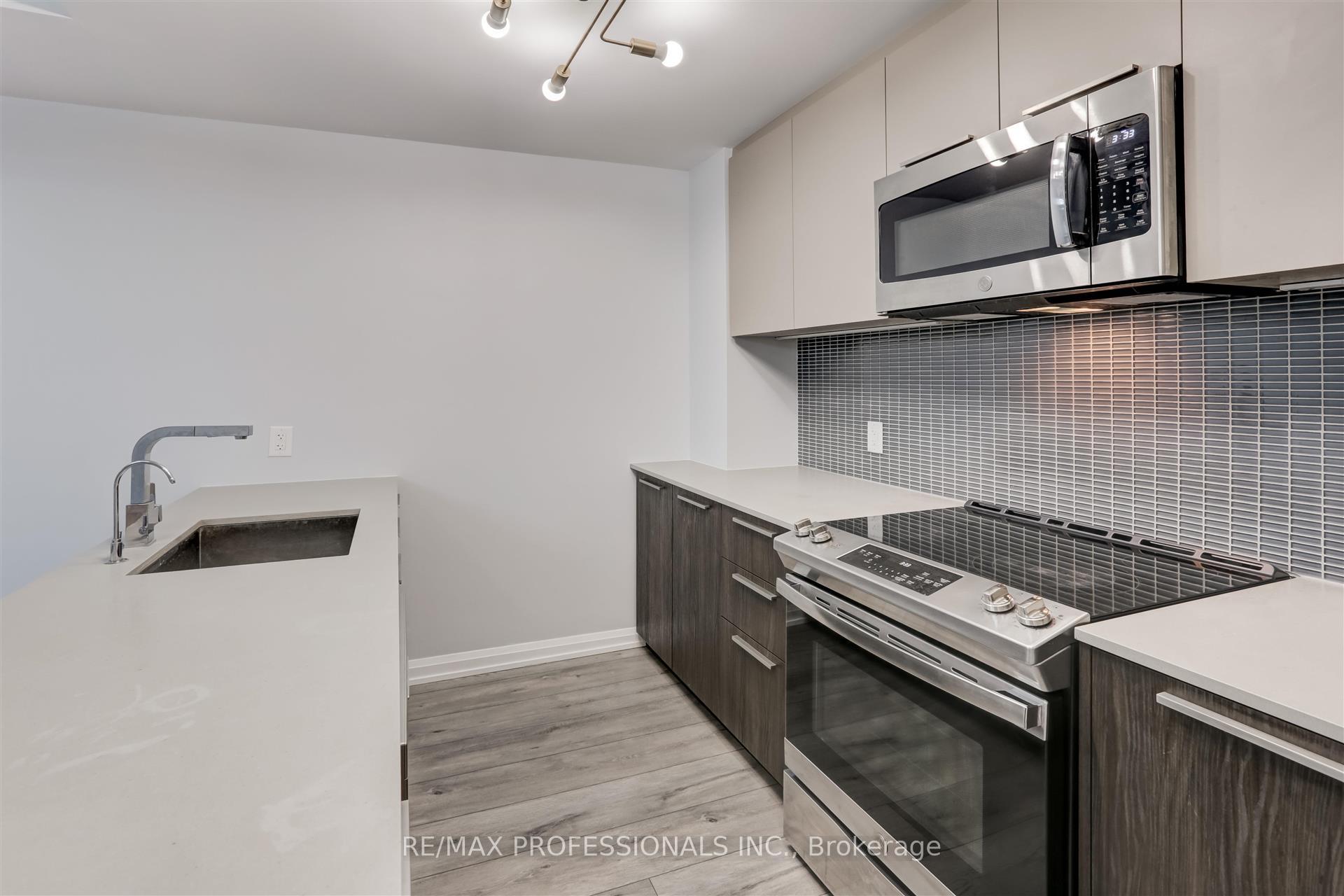 3 Bedrooms Condo at 10 Brin, Toronto For sale