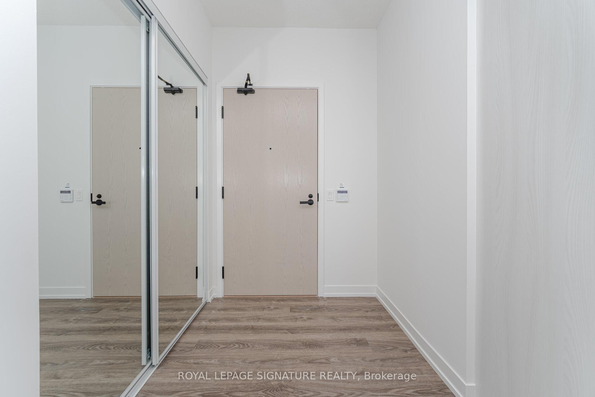 2 Bedrooms Condo at 195 Commerce, Vaughan For sale