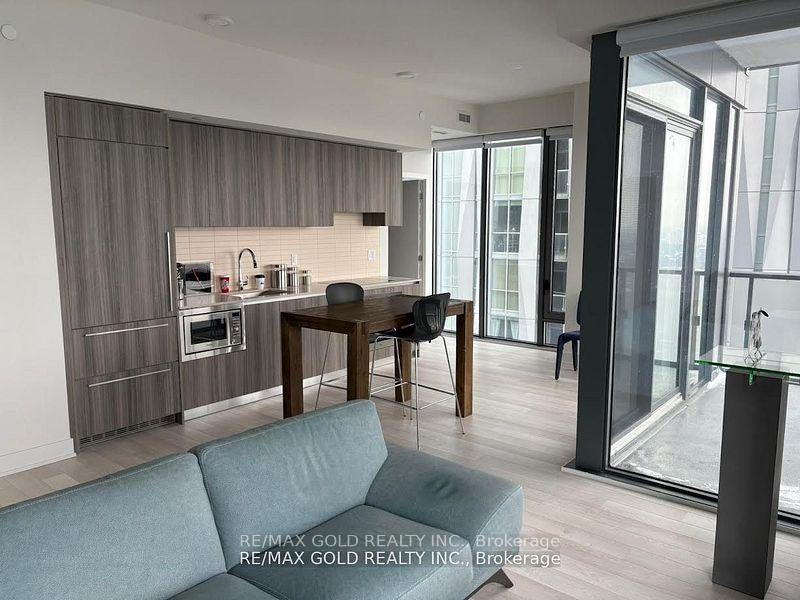 2 Bedrooms Condo at 8 Cumberland, Toronto For sale