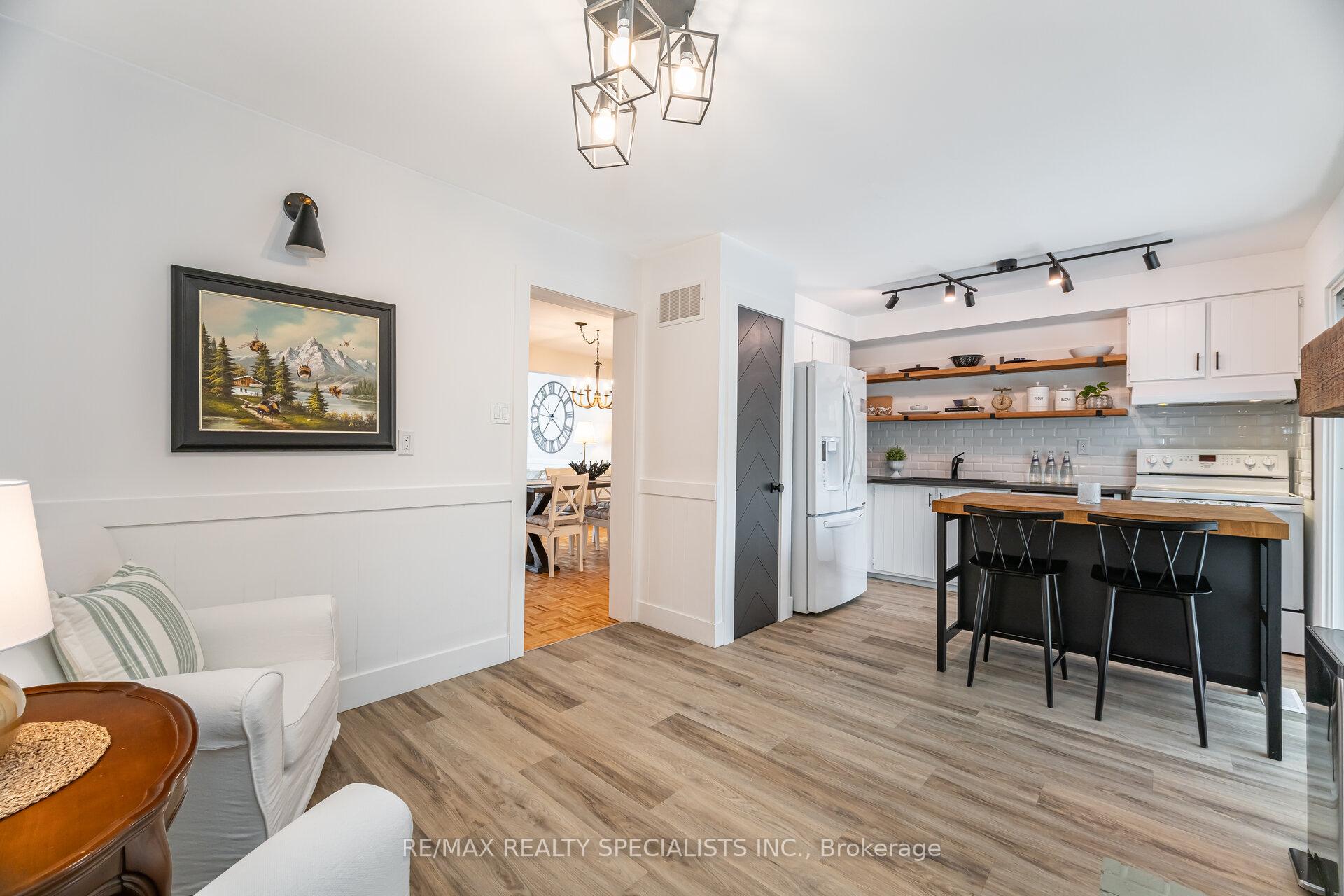 3 Bedrooms Condo at 7077 Estoril, Mississauga For sale