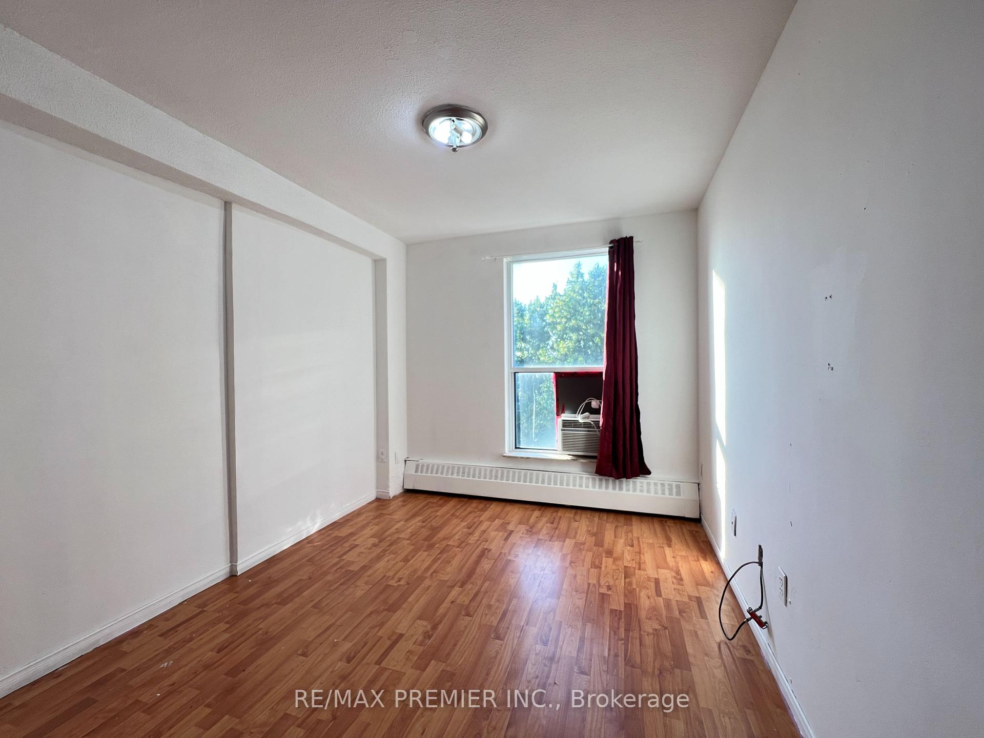 4 Bedrooms Condo at 10 Eddystone, Toronto For sale