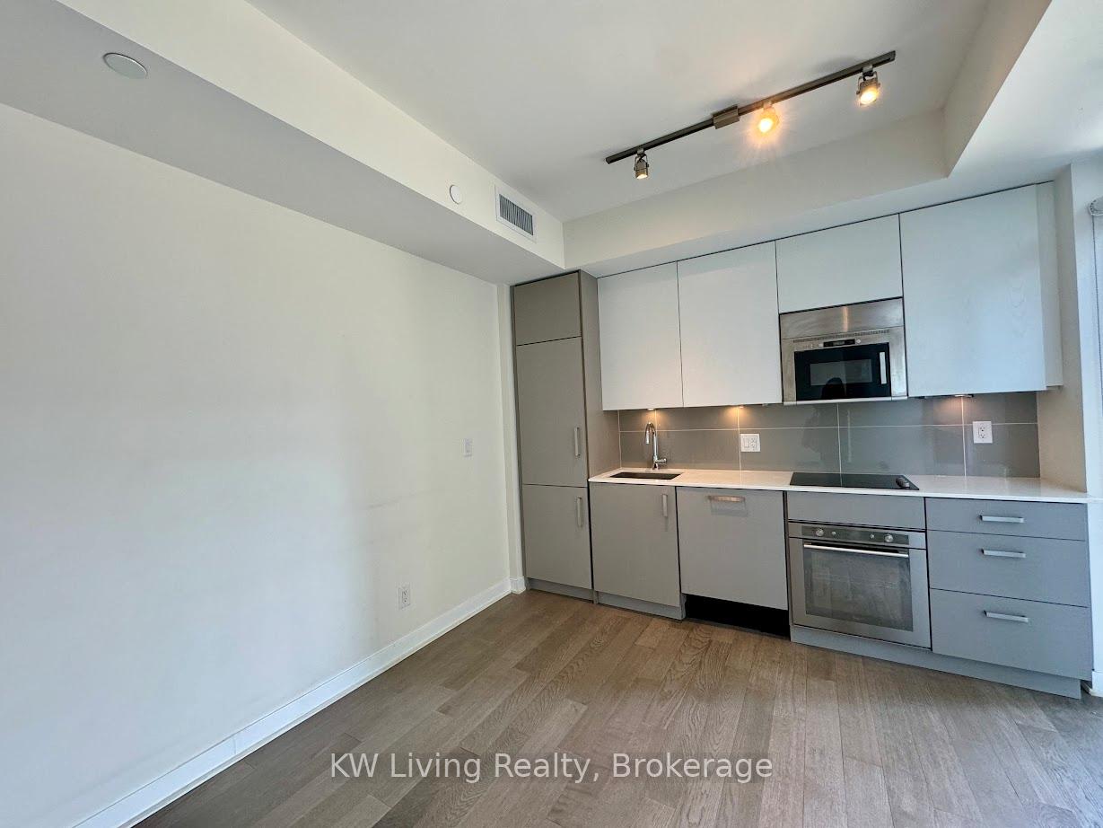 1 Bedroom Condo at 17 Dundonald,  Toronto For sale