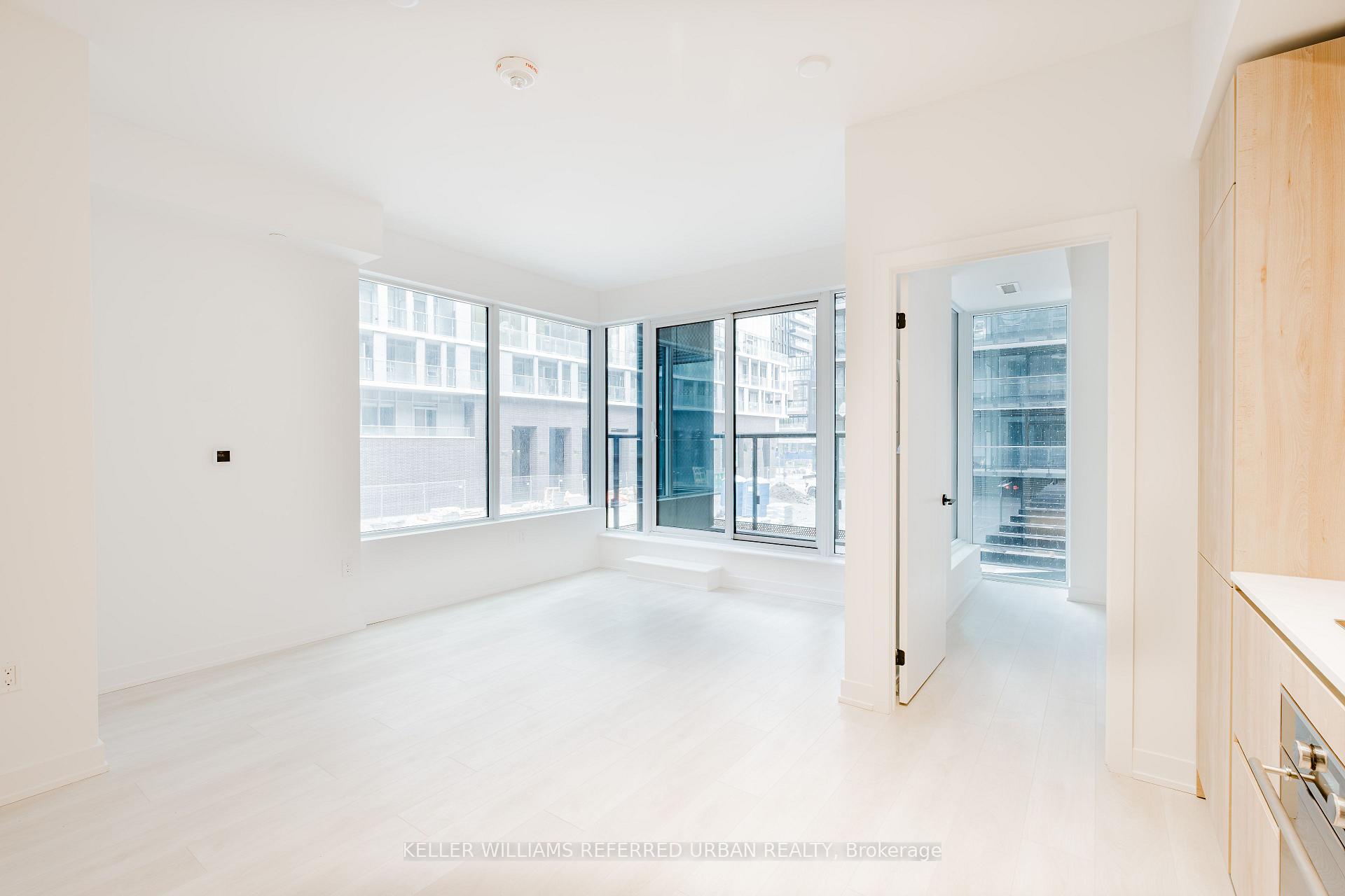 3 Bedrooms Condo at 127 Broadway, Toronto For sale