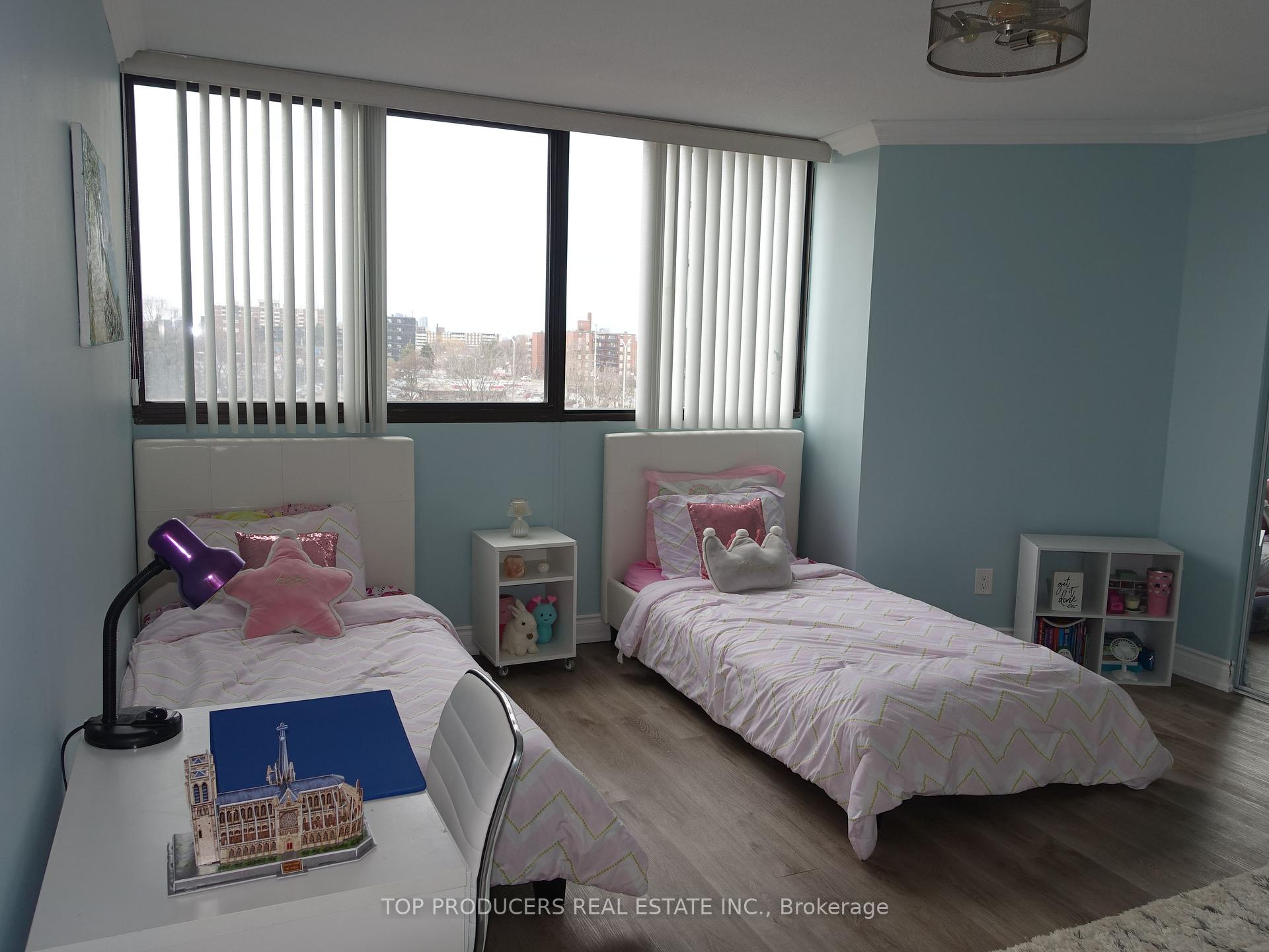 2 Bedrooms Condo at 1333 Bloor,  Mississauga For sale