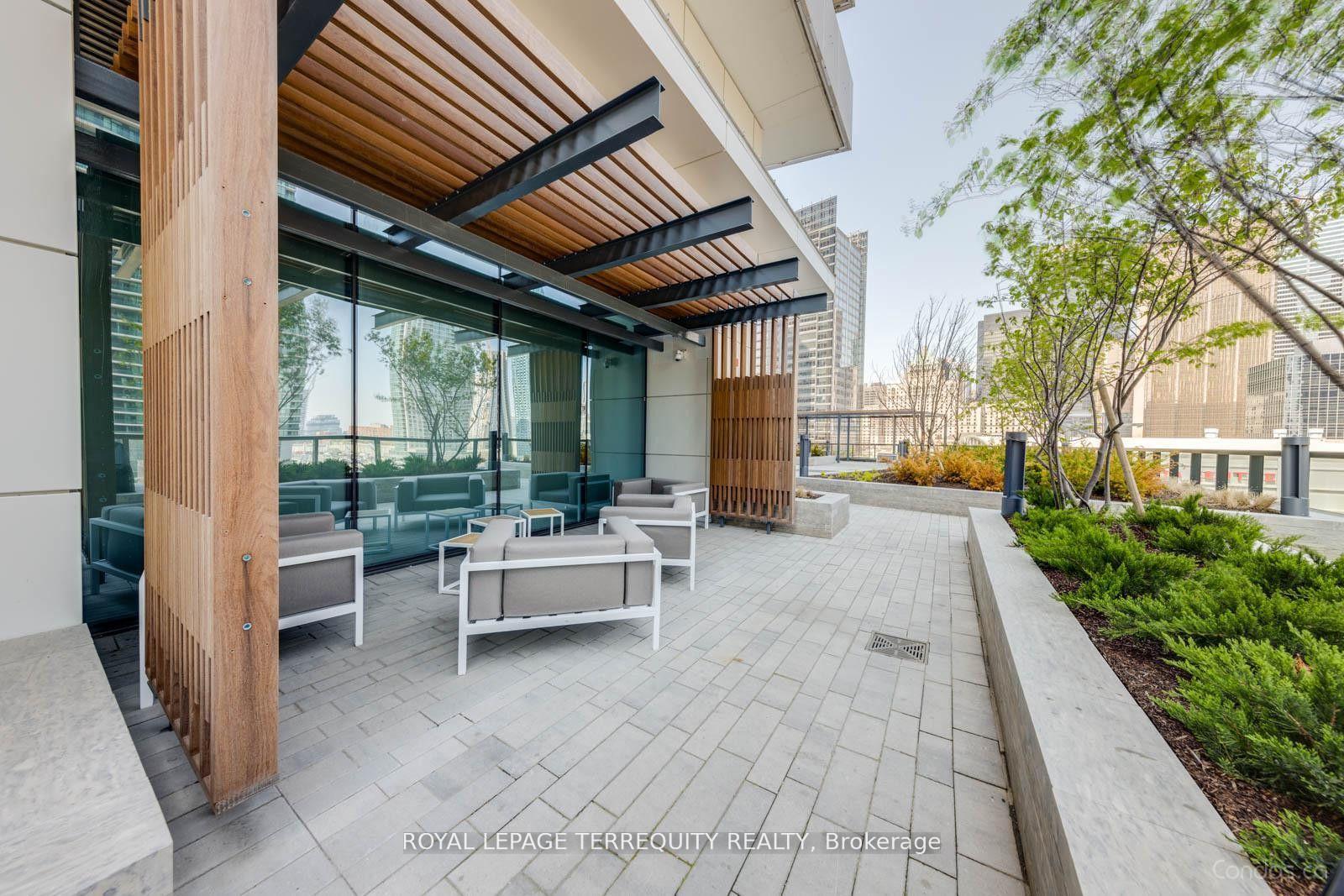1 Bedroom Condo at 88 Harbour, Toronto For sale