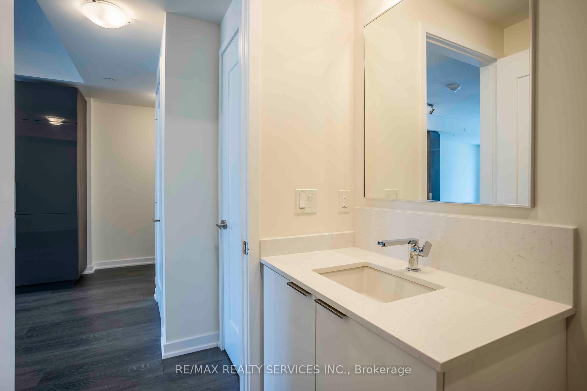 2 Bedrooms Condo at 28 Freeland, Toronto For sale