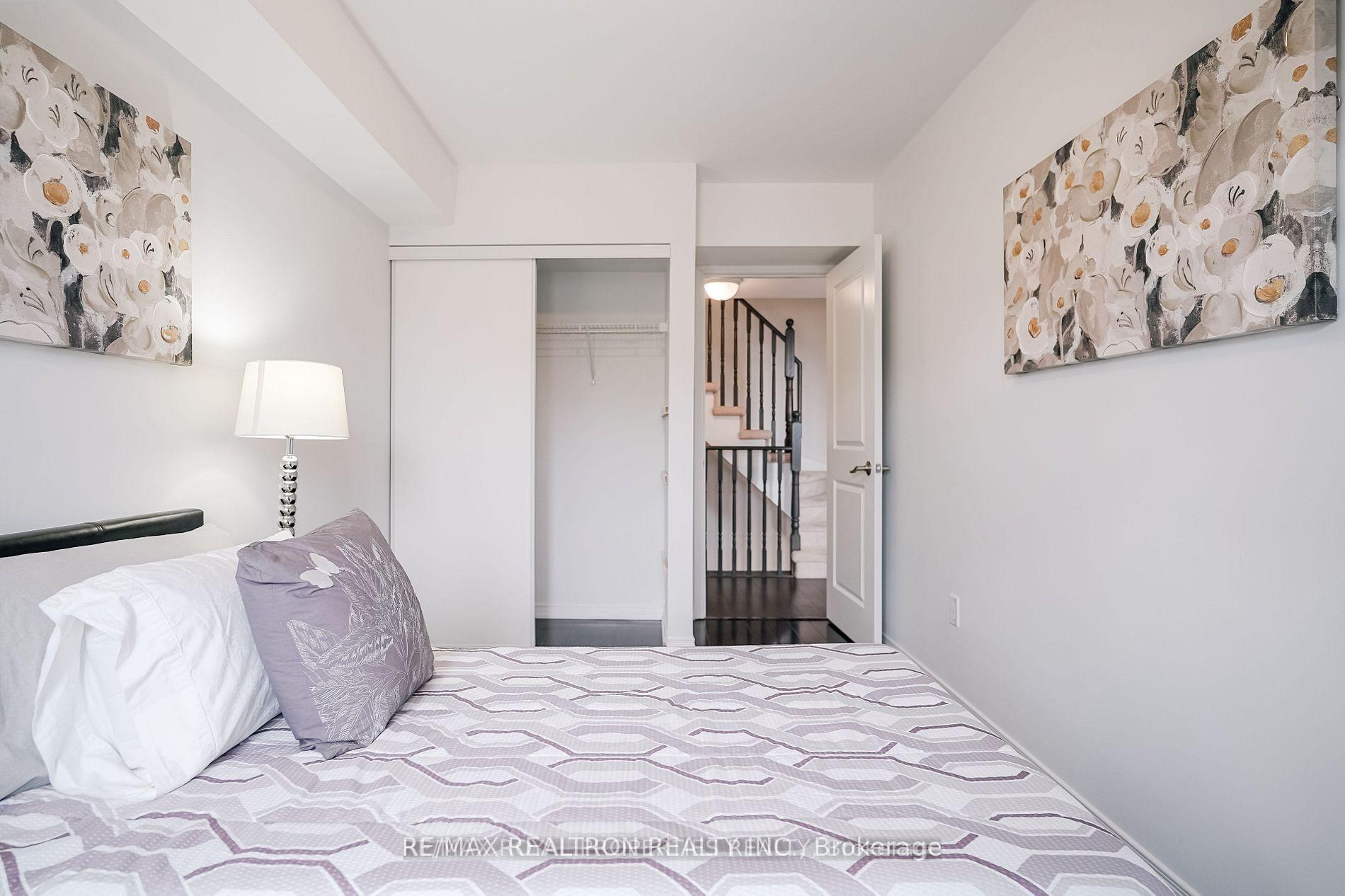 2 Bedrooms Condo at 80 Orchid Place, Toronto For sale