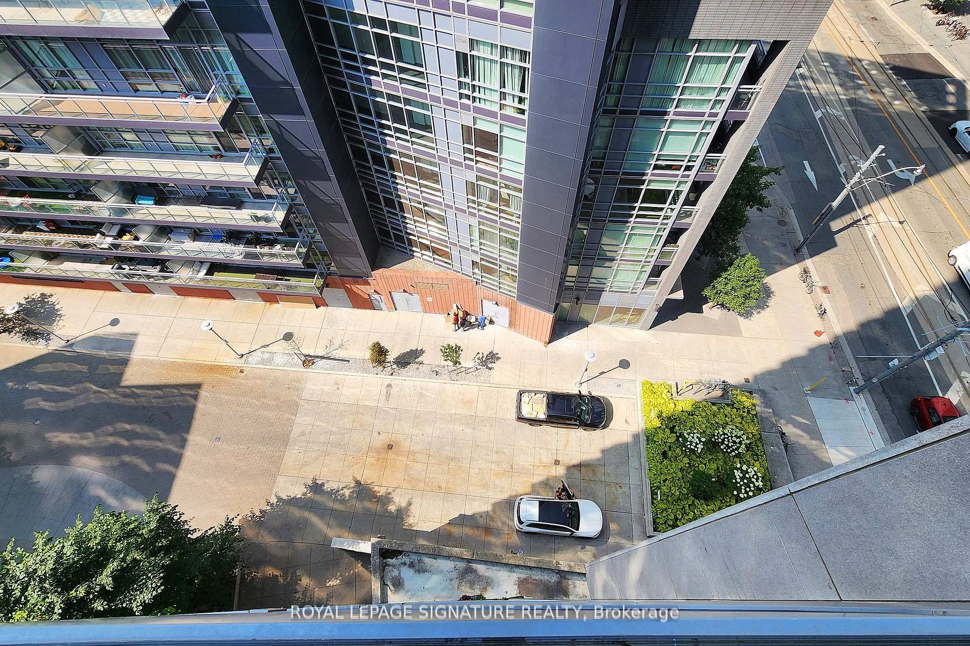 2 Bedrooms Condo at 600 Fleet, Toronto For sale