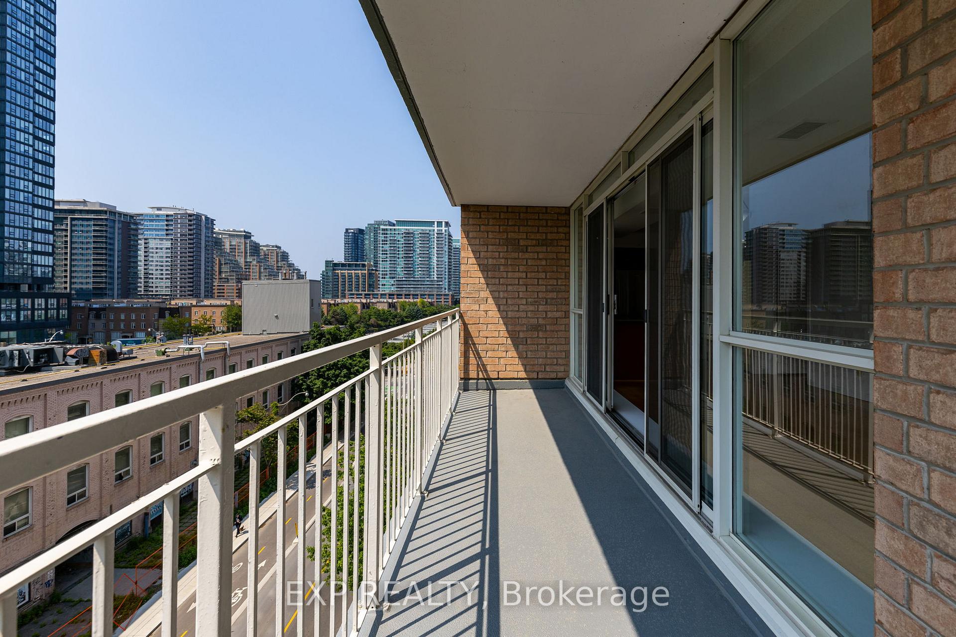 2 Bedrooms Condo at 18 Stafford, Toronto For sale