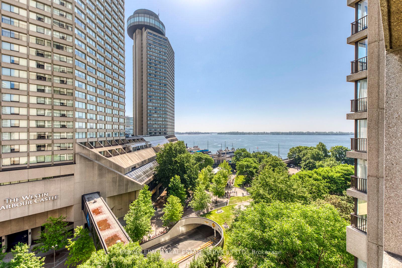 2 Bedrooms Condo at 33 Harbour, Toronto For sale