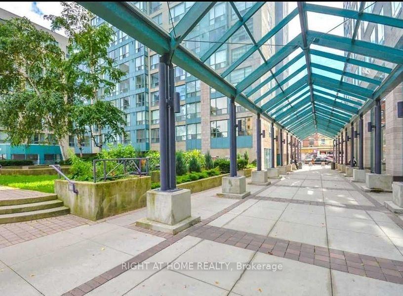 2 Bedrooms Condo at 92 King, Toronto For sale