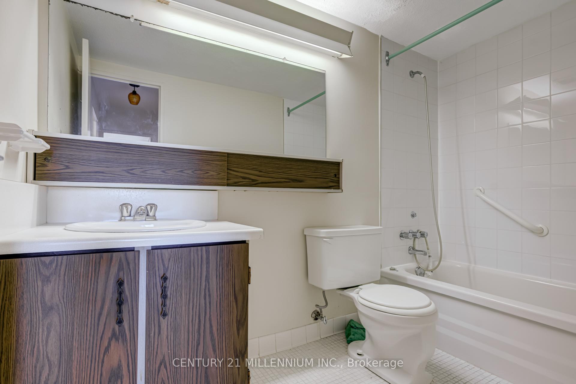 3 Bedrooms Condo at 5 Massey, Toronto For sale