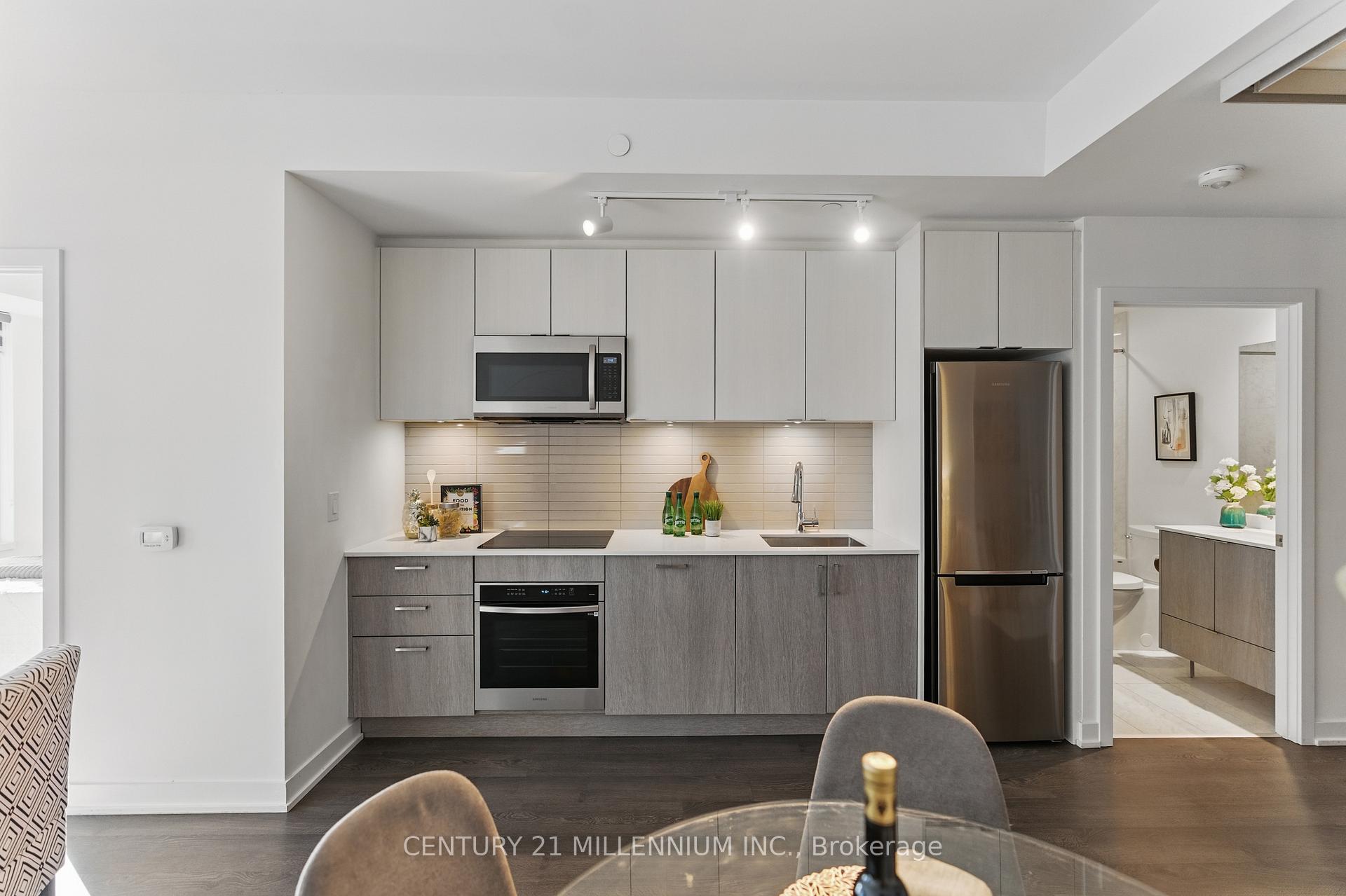 3 Bedrooms Condo at 1926 Lake Shore, Toronto For sale