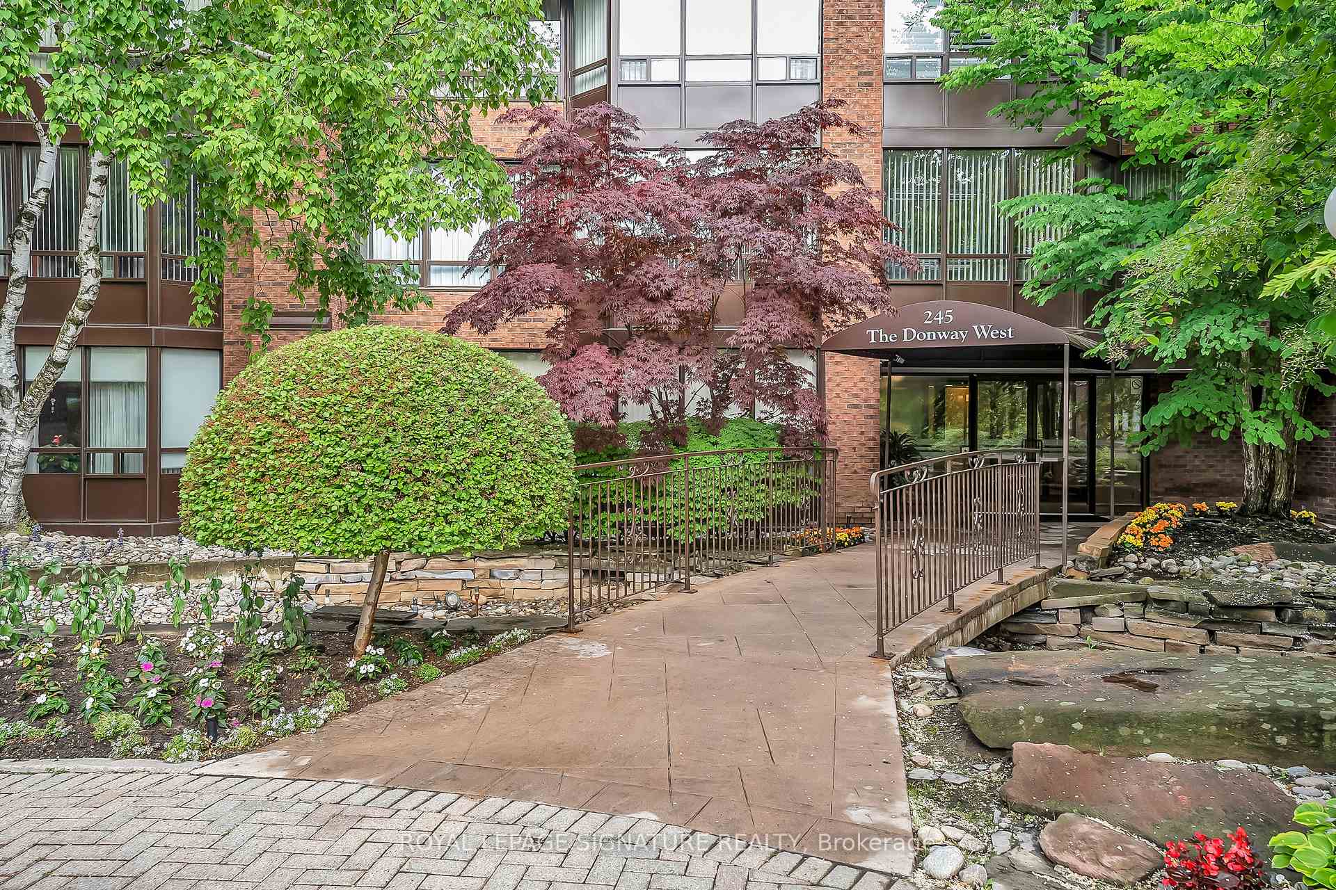 2 Bedrooms Condo at 245 The Donway, Toronto For sale