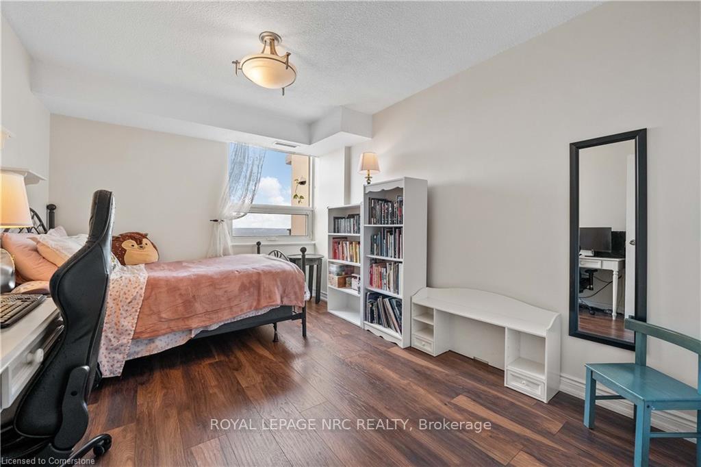 2 Bedrooms Condo at 500 GREEN,  Hamilton For sale