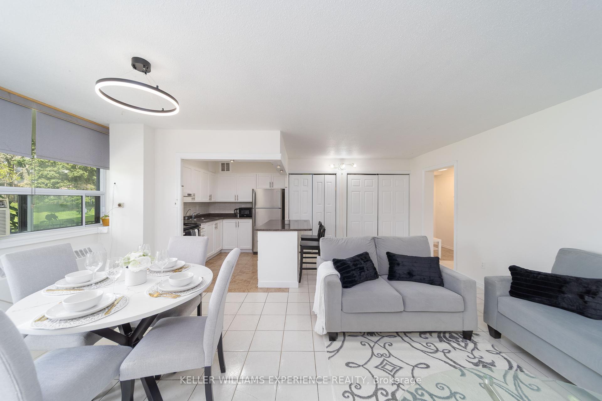 2 Bedrooms Condo at 180 Markham, Toronto For sale