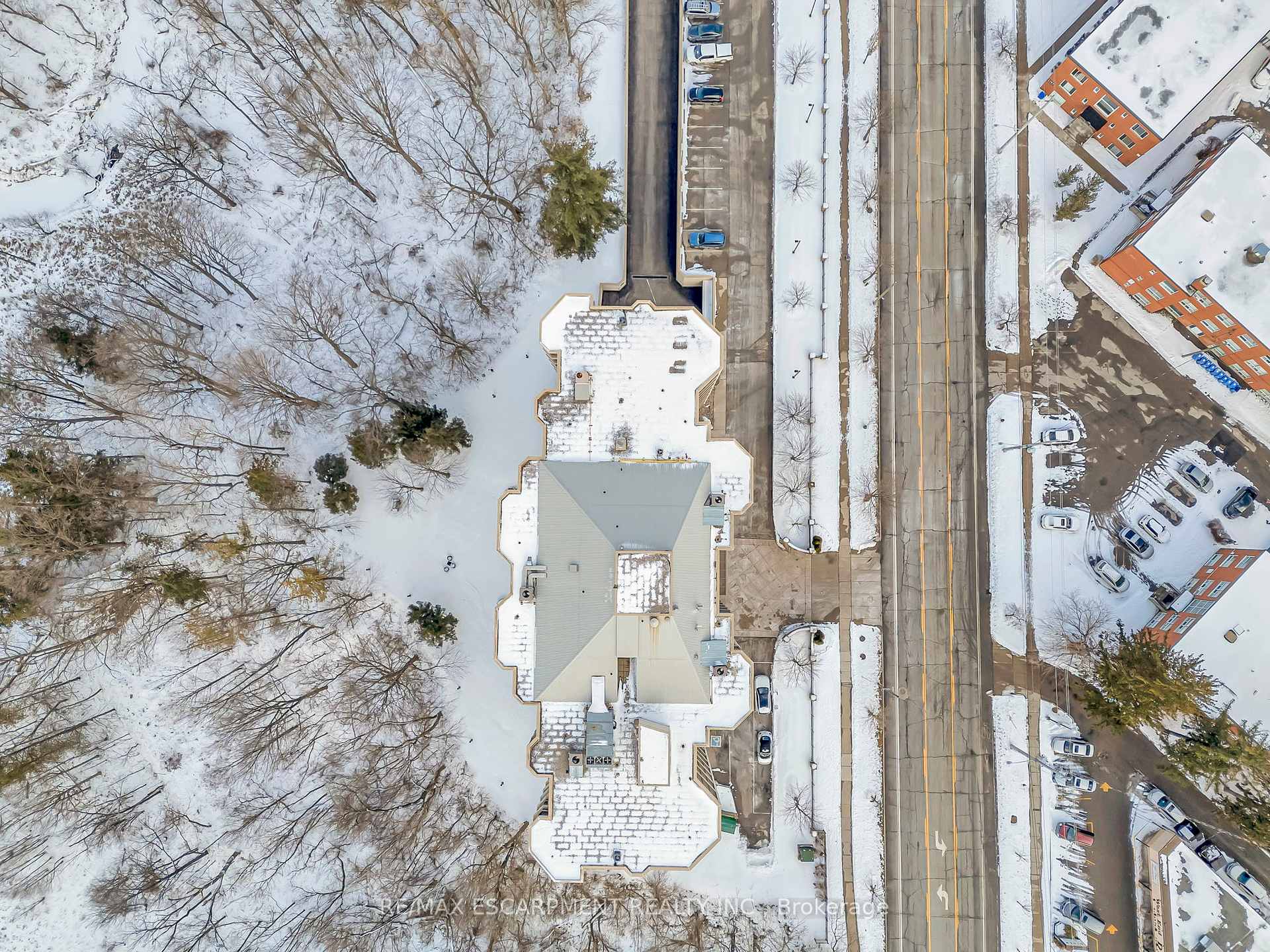 2 Bedrooms Condo at 1770 Main,  Hamilton For sale