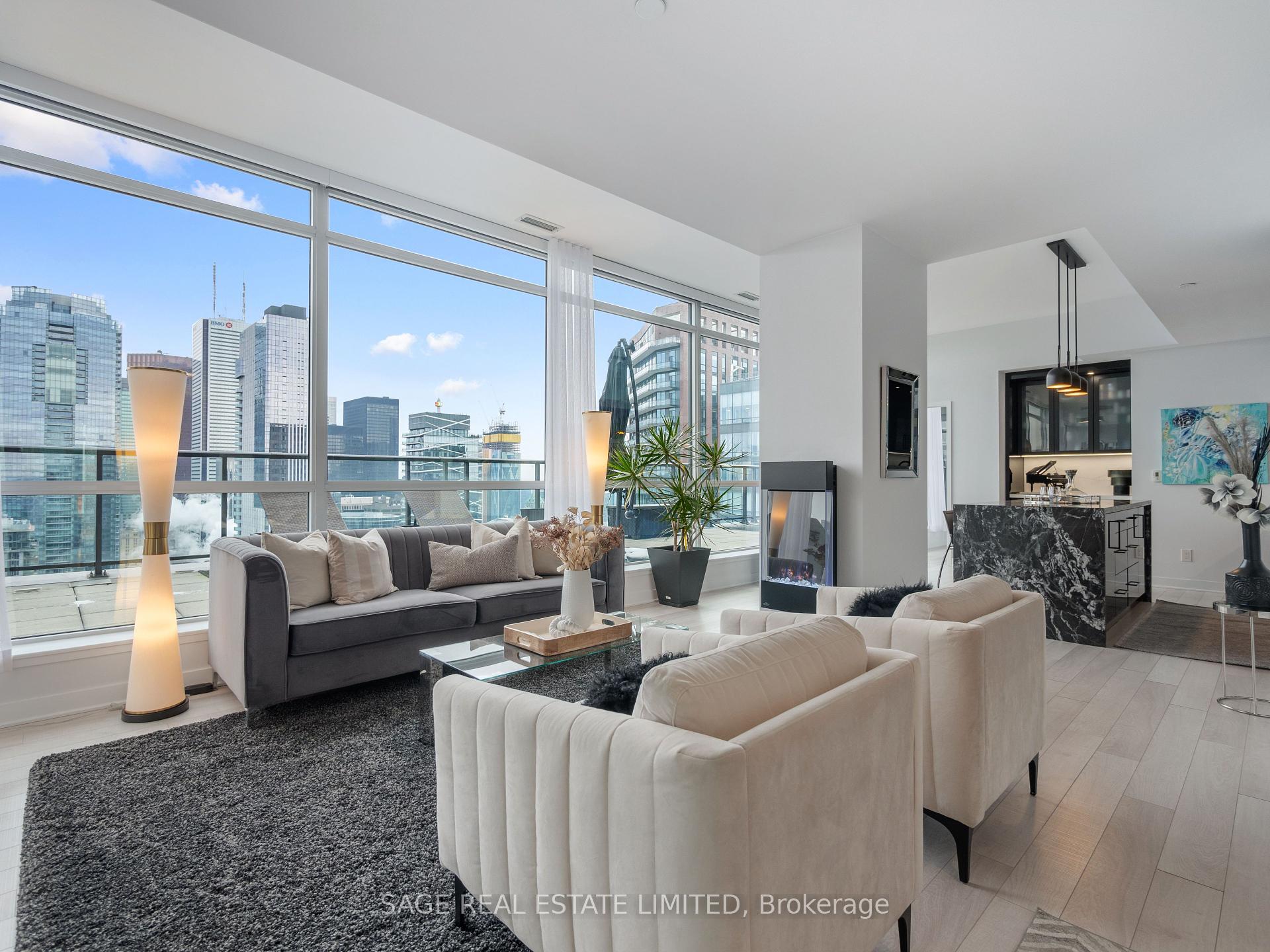 2 Bedrooms Condo at 290 Adelaide, Toronto For sale