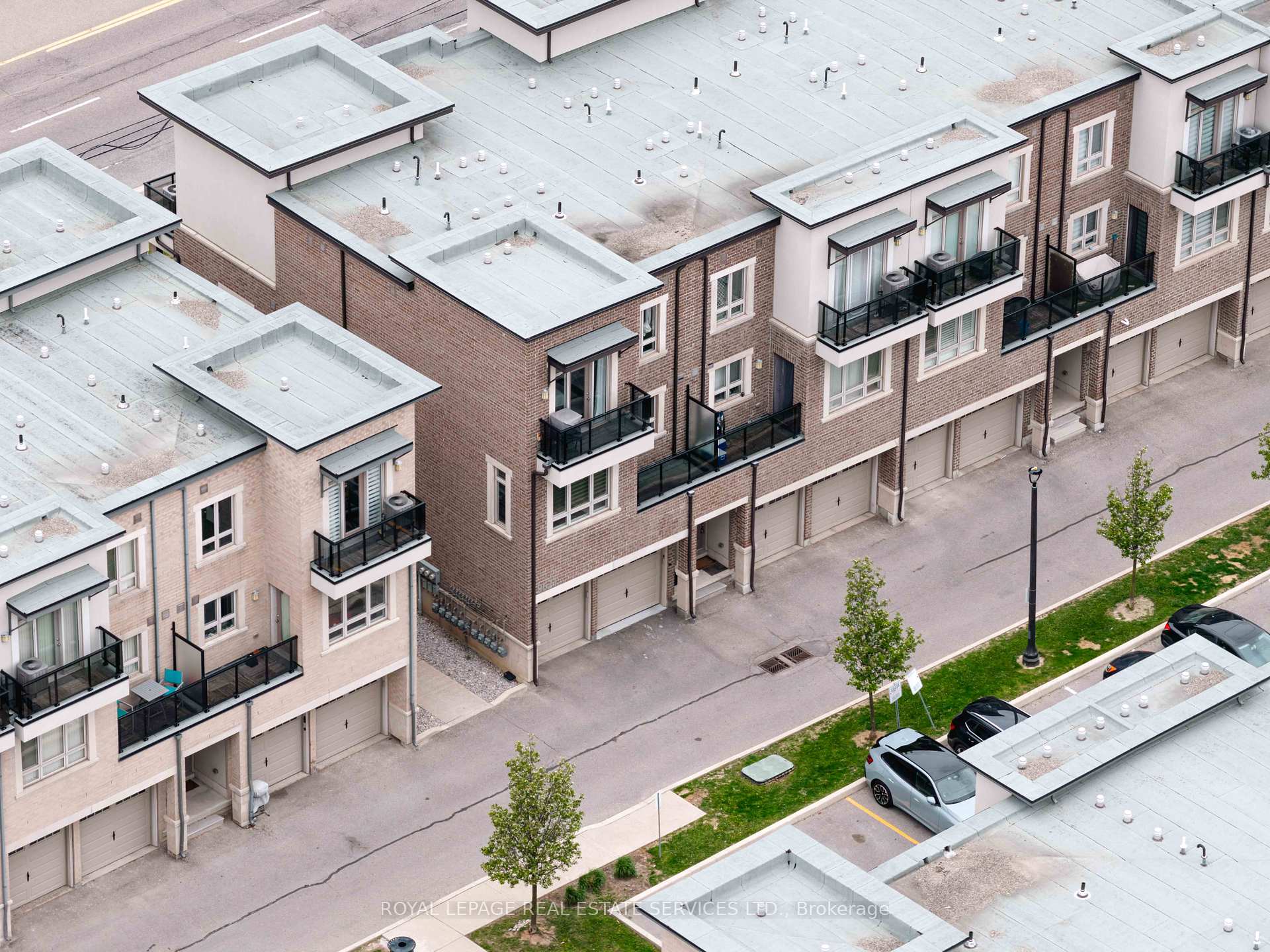 2 Bedrooms Condo at 9621 Jane, Vaughan For sale