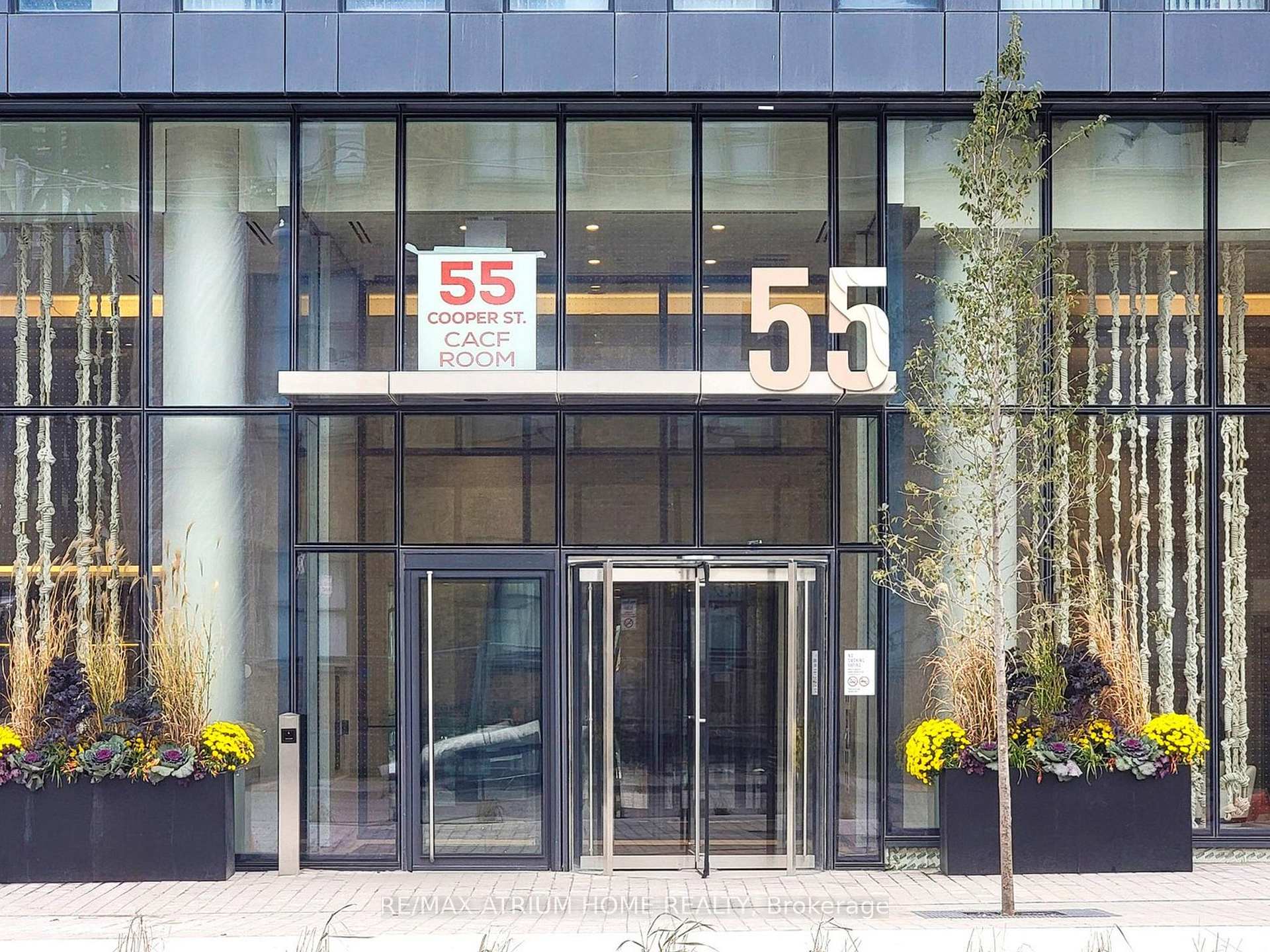2 Bedrooms Condo at 55 Cooper, Toronto For sale