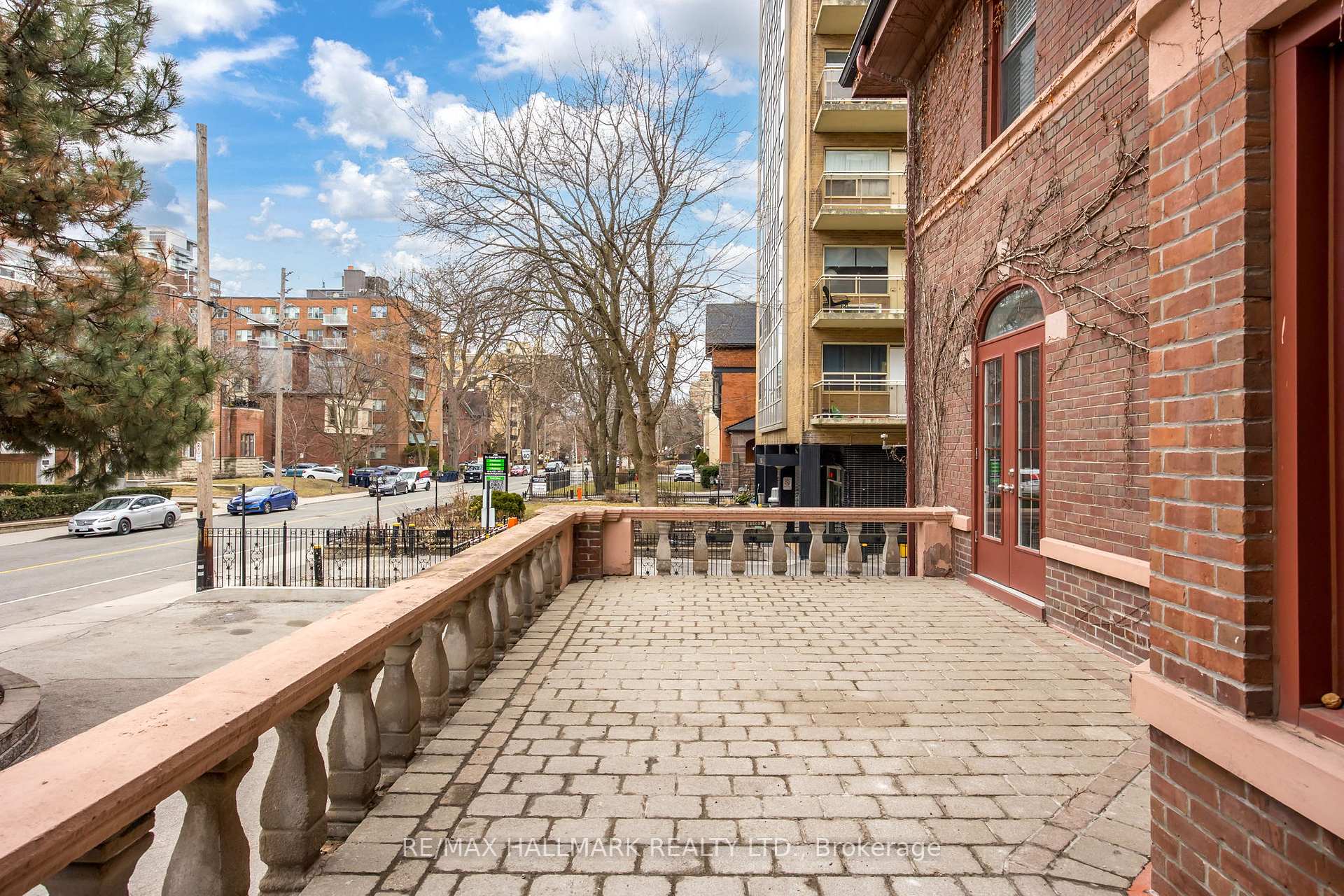 2 Bedrooms Condo at 212 St George, Toronto For sale