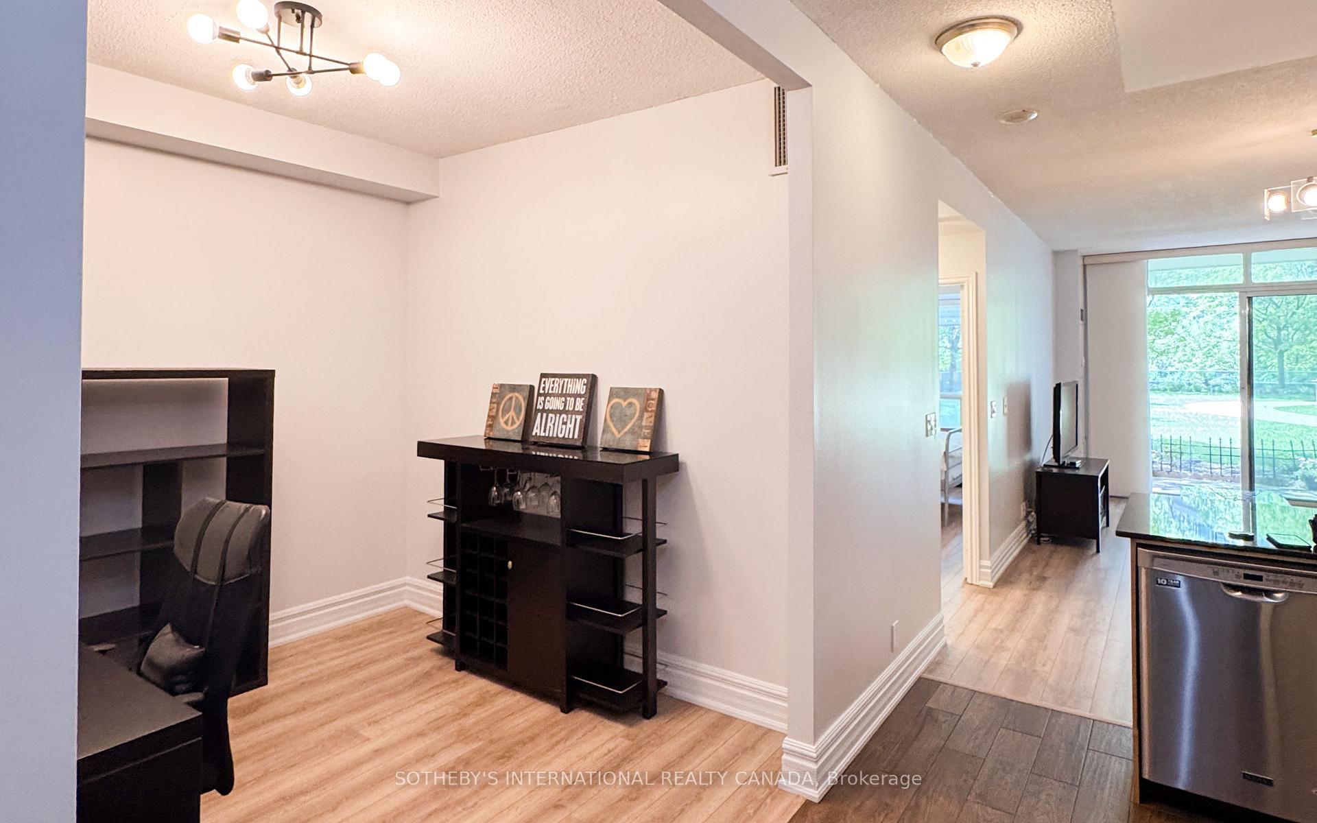 2 Bedrooms Condo at 70 Absolute, Mississauga For sale