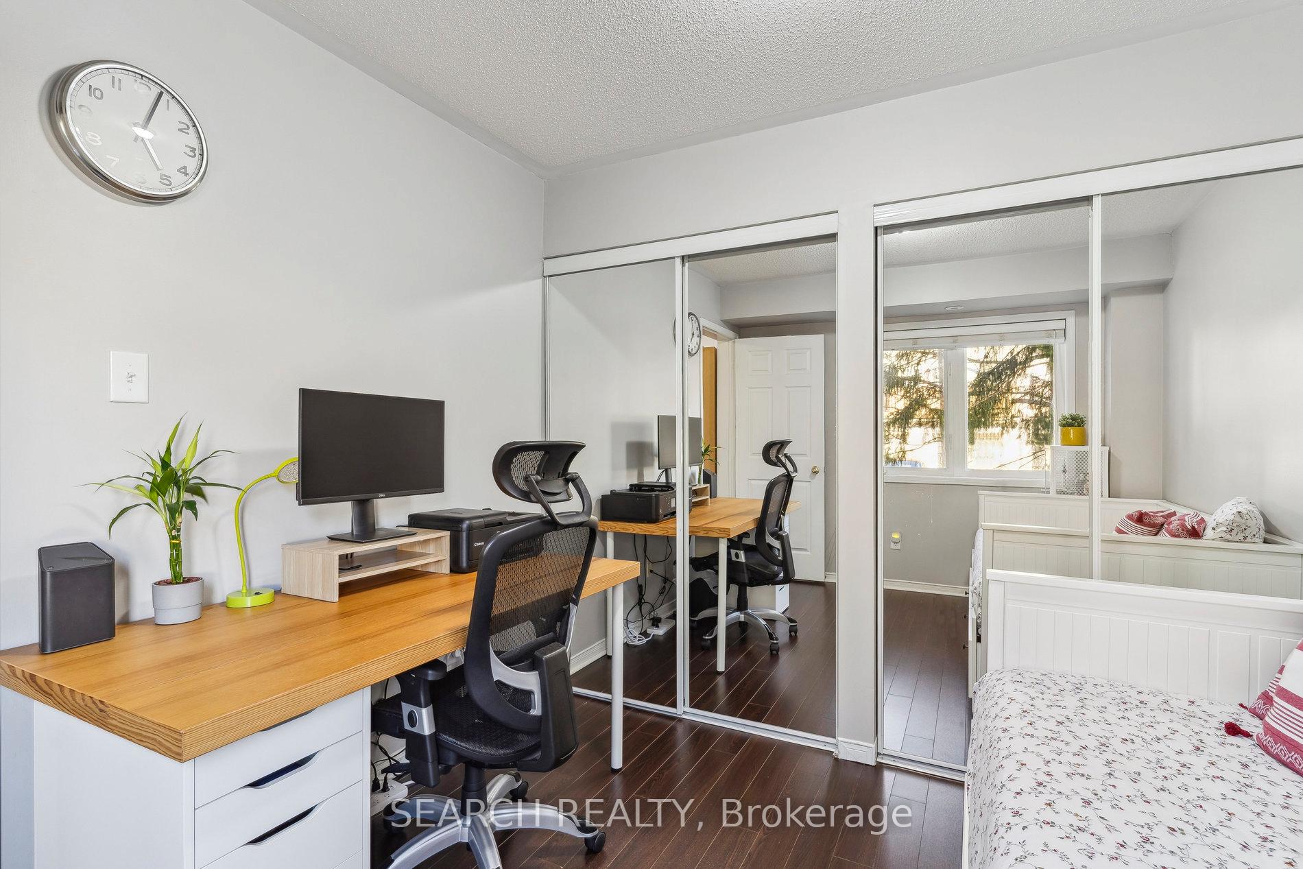 2 Bedrooms Condo at 4975 Southampton, Mississauga For sale