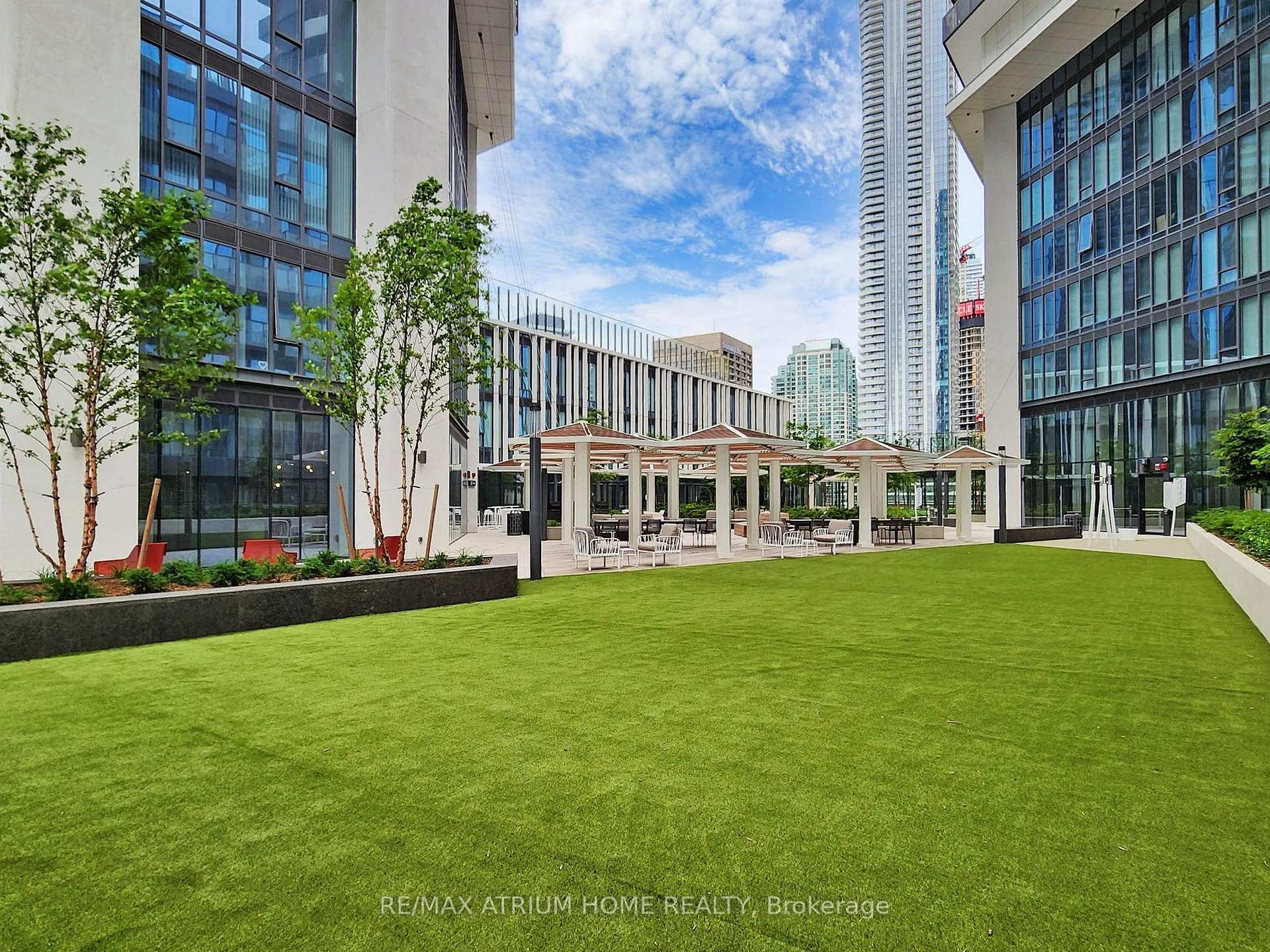 2 Bedrooms Condo at 55 Cooper, Toronto For sale