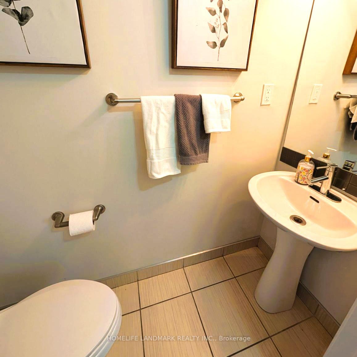 2 Bedrooms Condo at 80 Orchid Place,  Toronto For sale