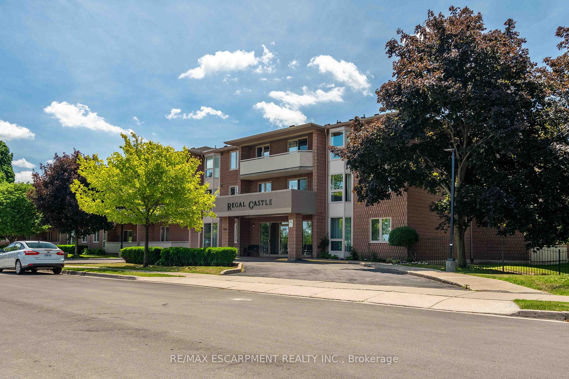 2 Bedrooms Condo at 416 Limeridge, Hamilton For sale