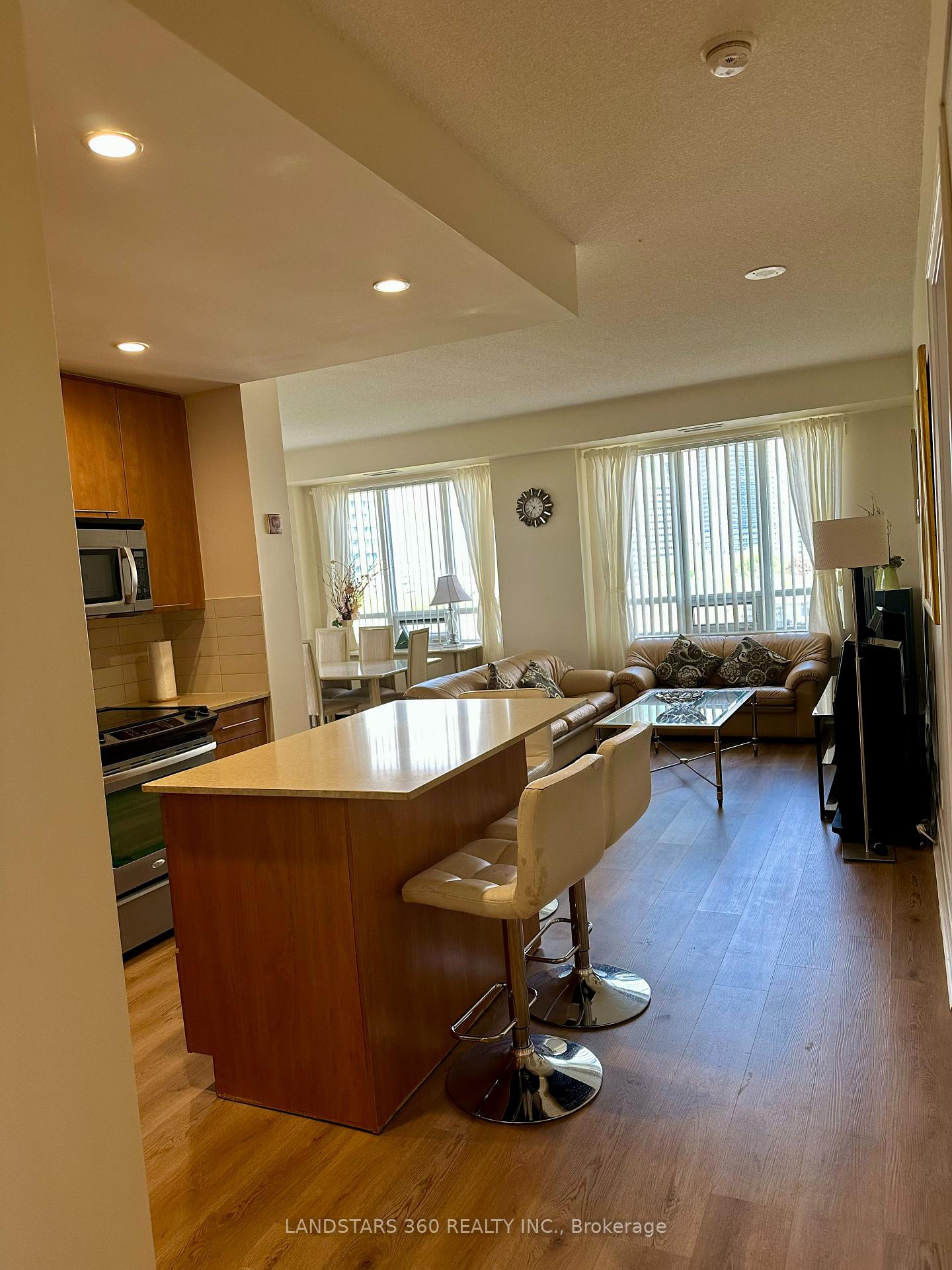 3 Bedrooms Condo at 100 Harrison Garden, Toronto For sale