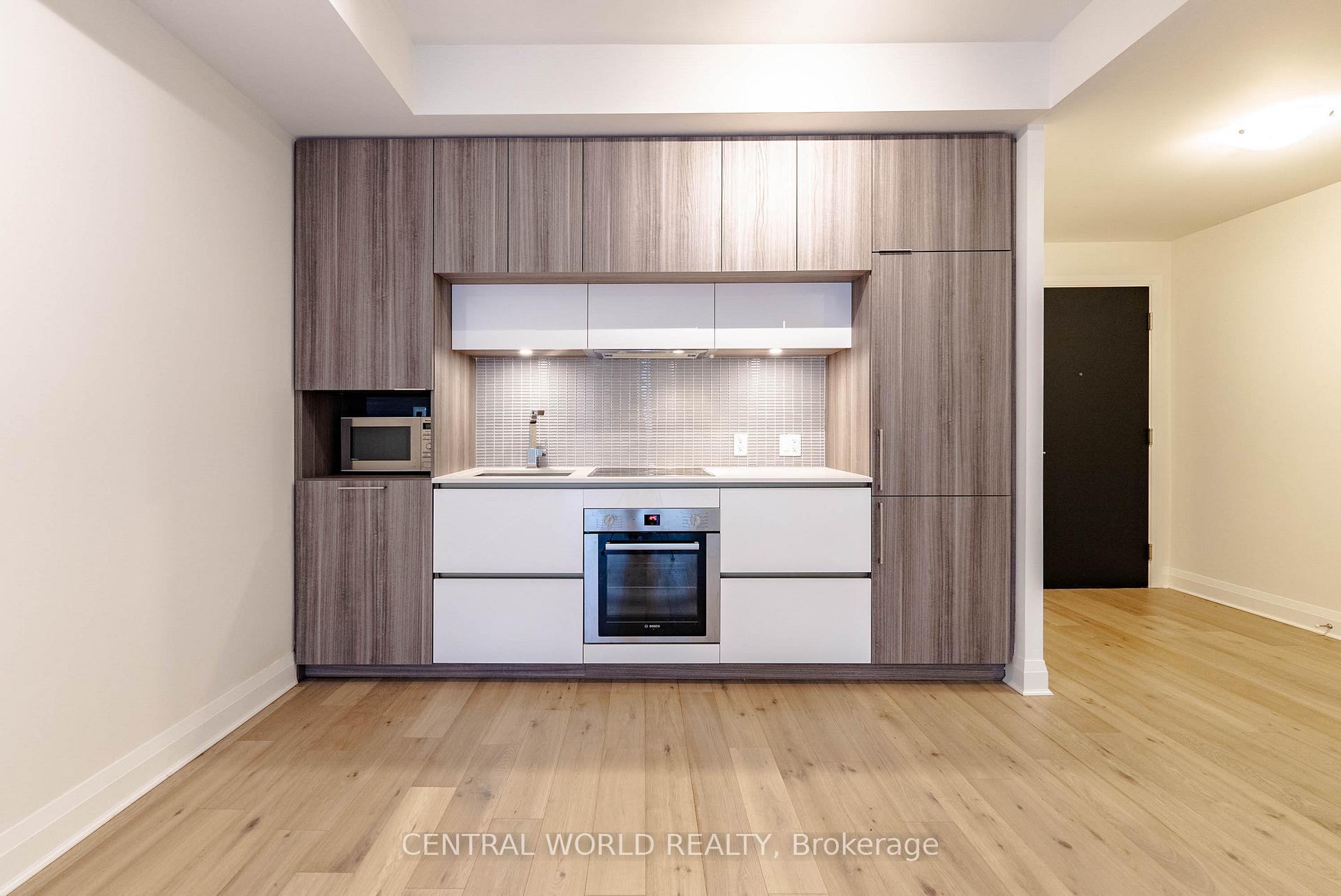 2 Bedrooms Condo at 151 Avenue,  Toronto For sale