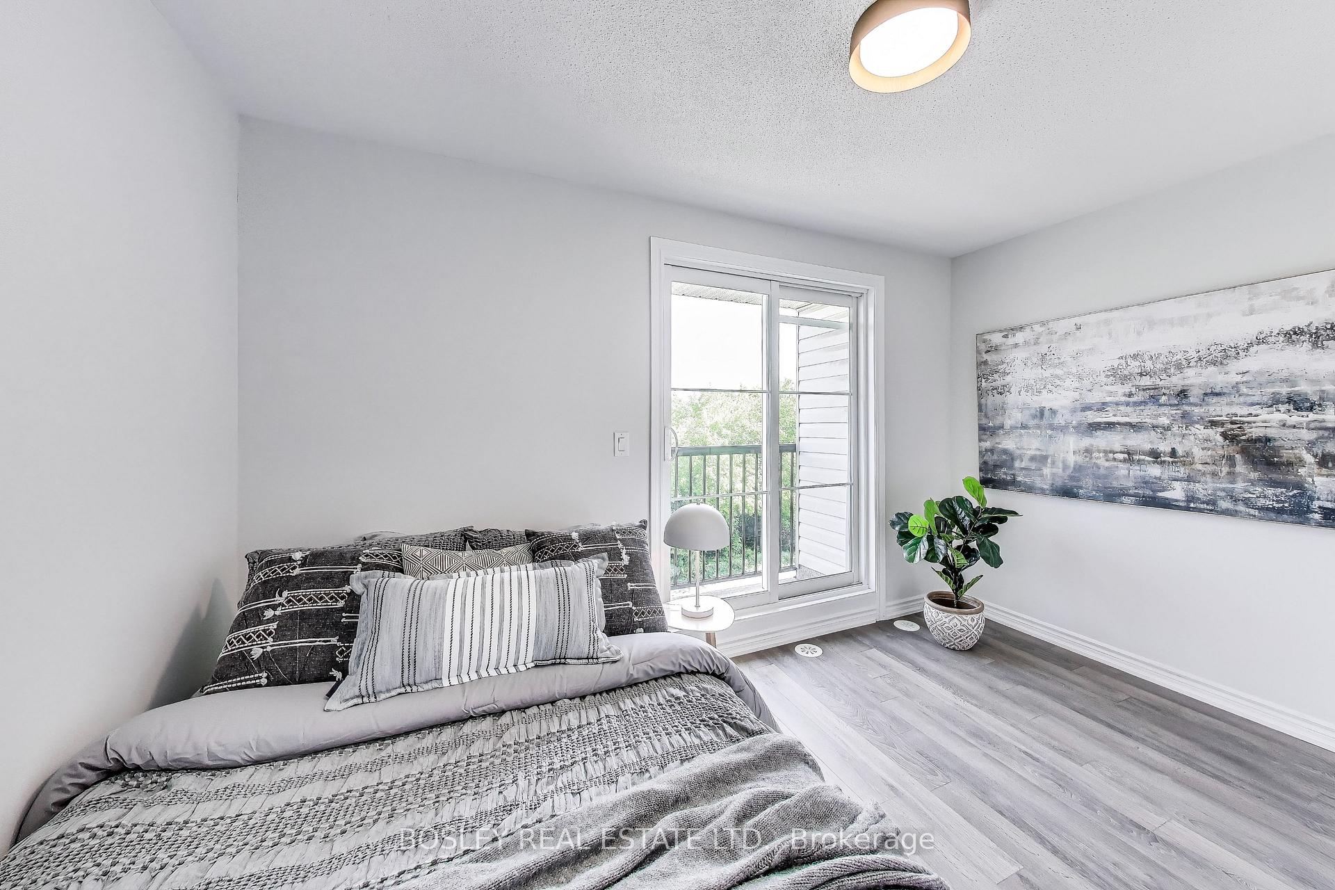 2 Bedrooms Condo at 390 Hopewell, Toronto For sale