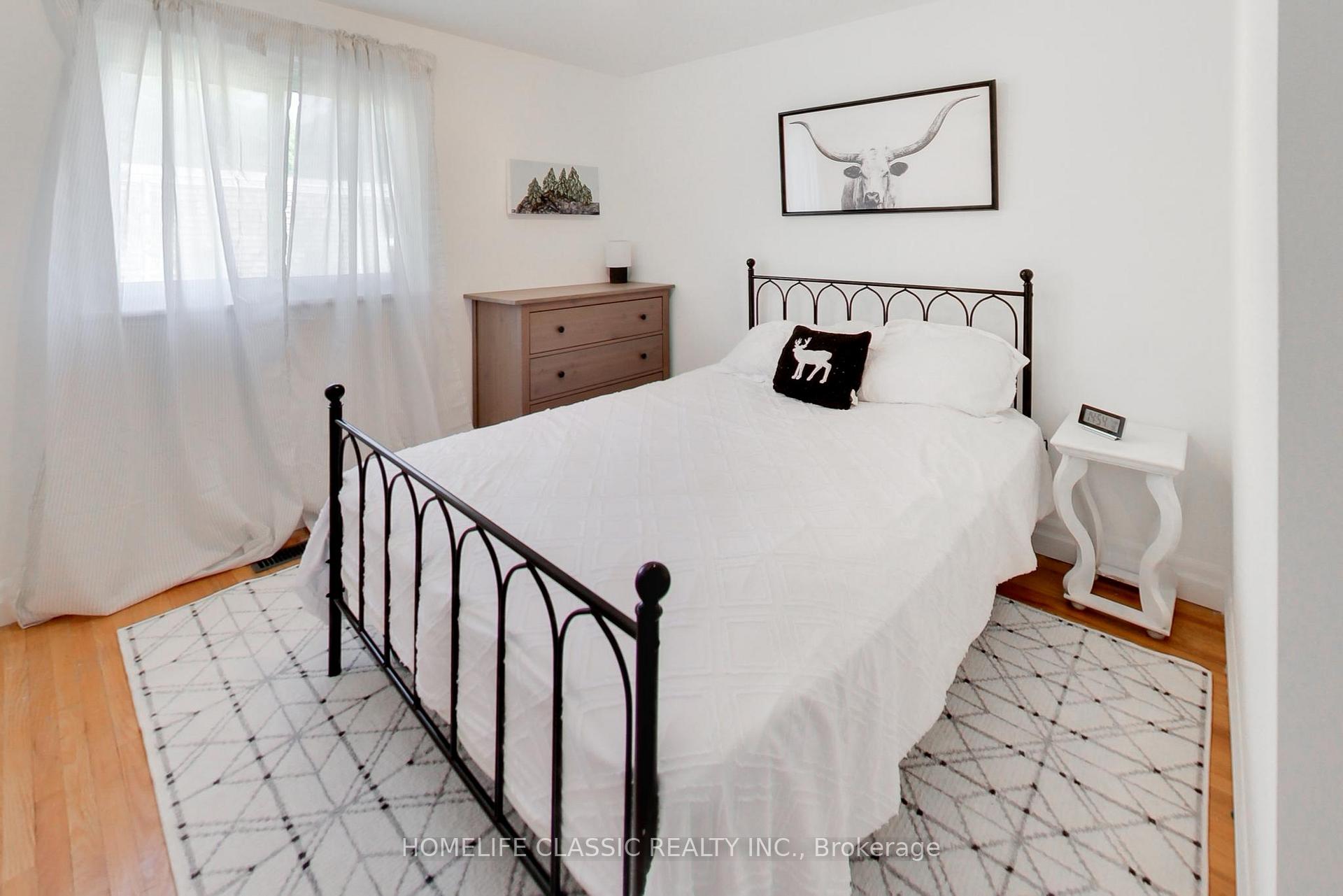 4 Bedrooms Condo at 108 Wild Briarway, Toronto For sale
