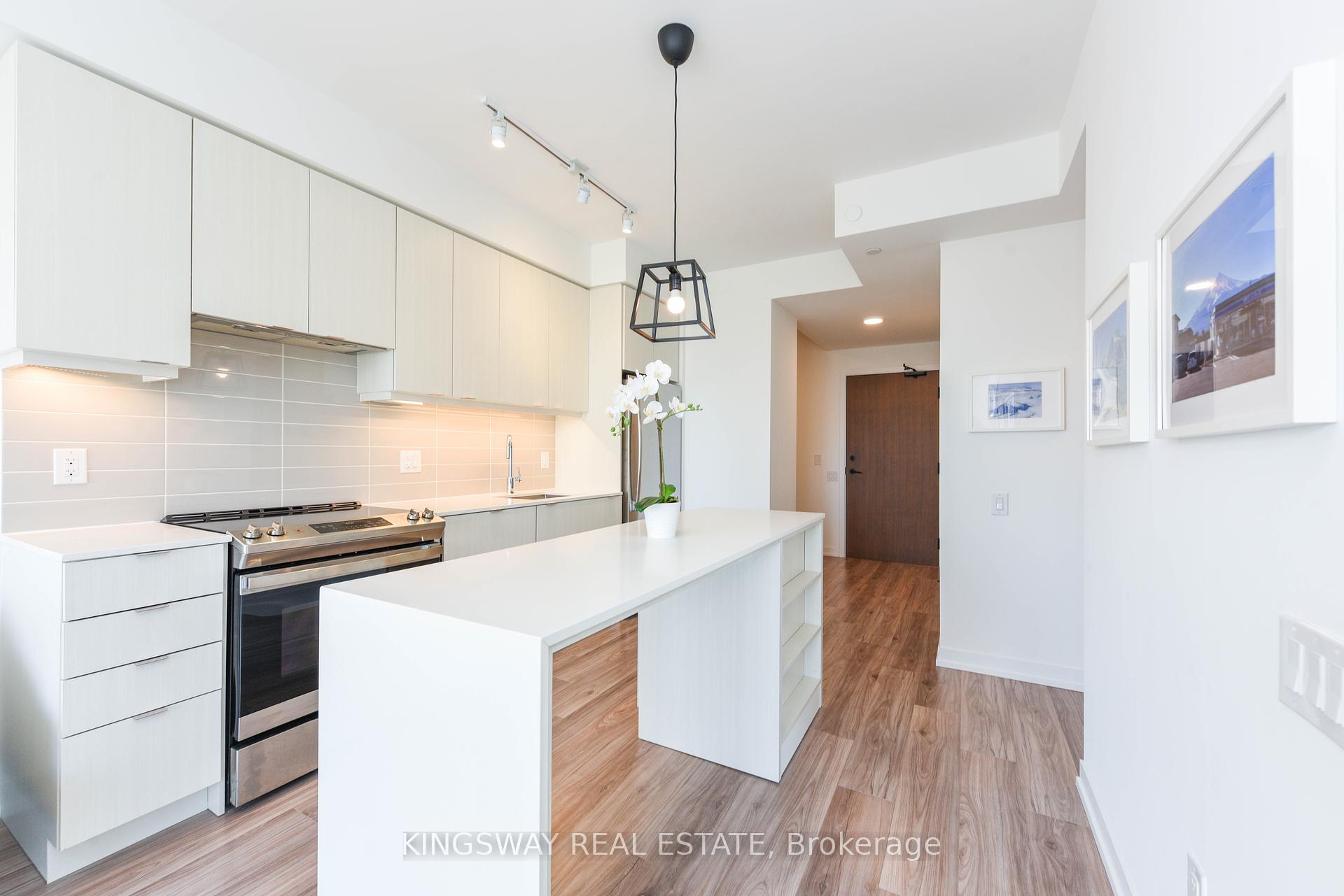 2 Bedrooms Condo at 4065 Confederation, Mississauga For sale