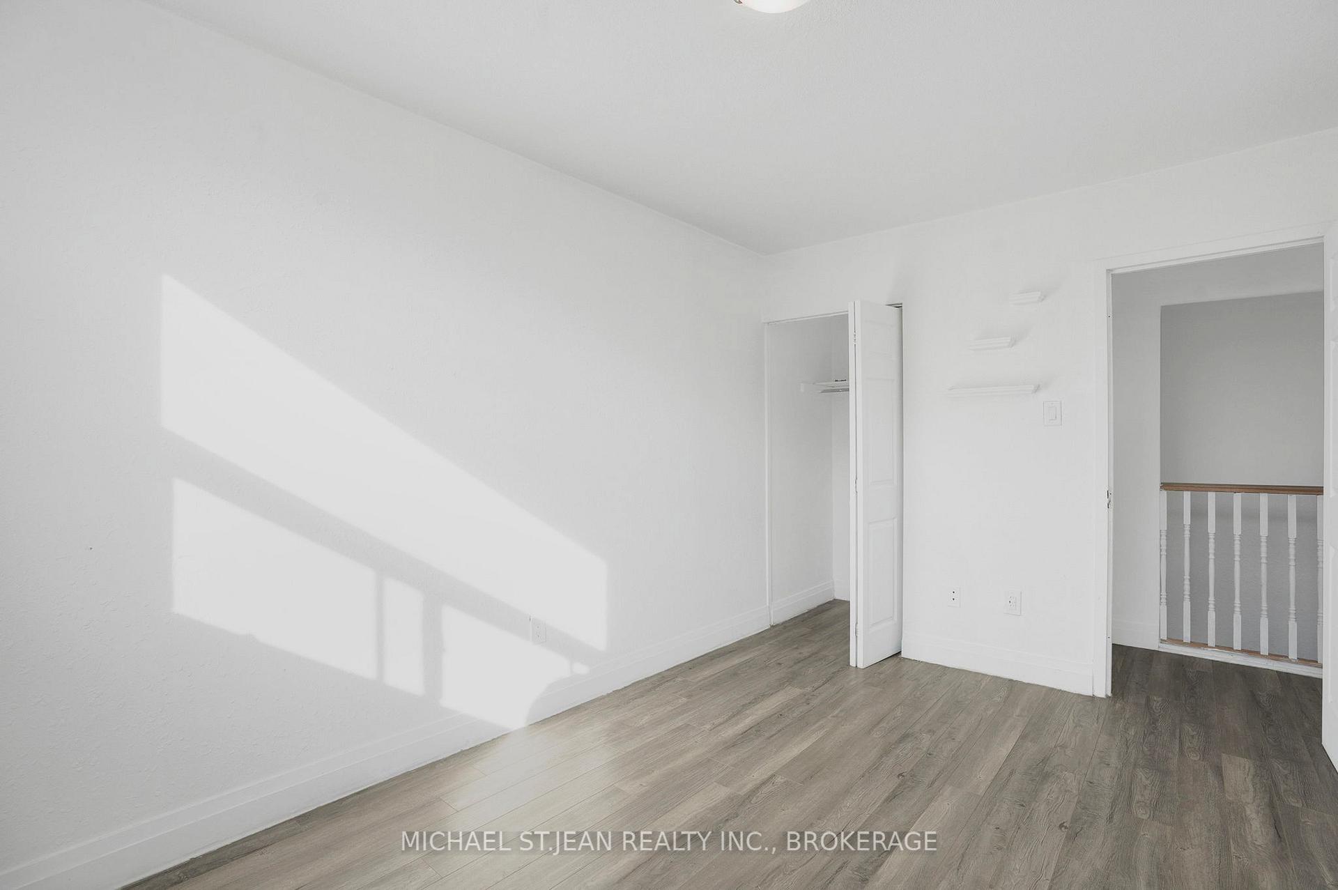 3 Bedrooms Condo at 15 Albright,  Hamilton For sale