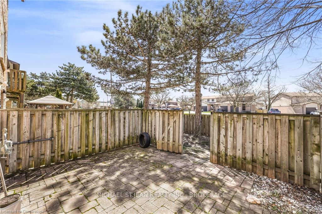 3 Bedrooms Condo at 985 Limeridge,  Hamilton For sale