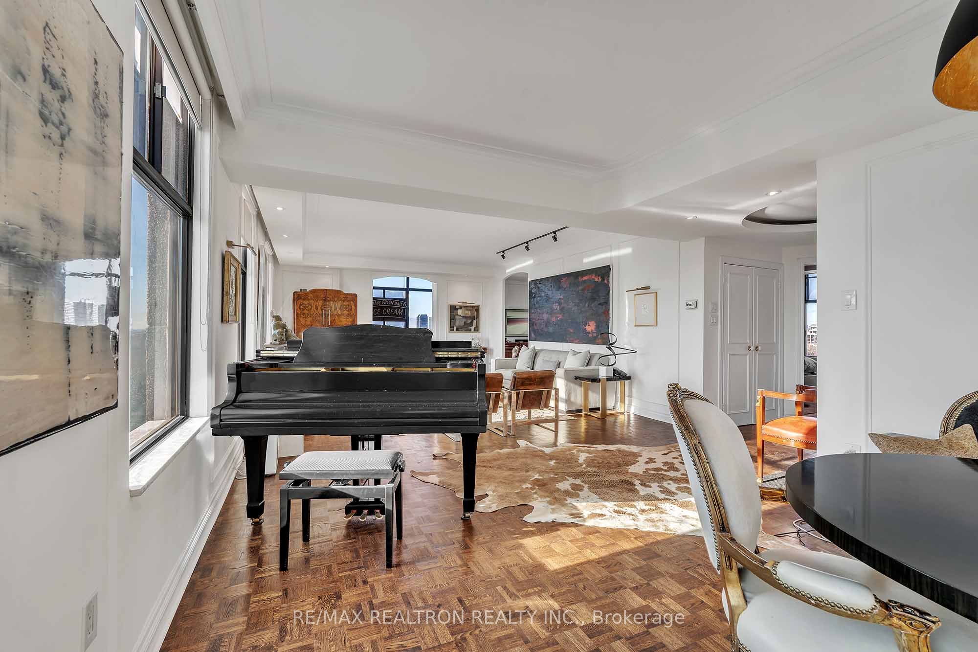 423 Avenue Road, #12