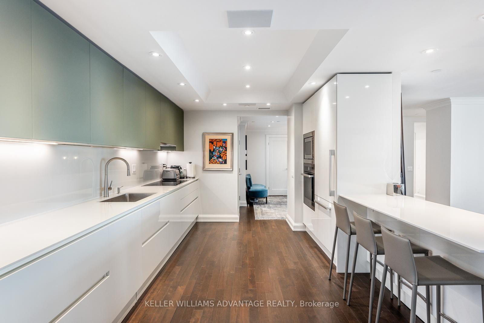 5 Bedrooms Condo at 211 Queens, Toronto For sale