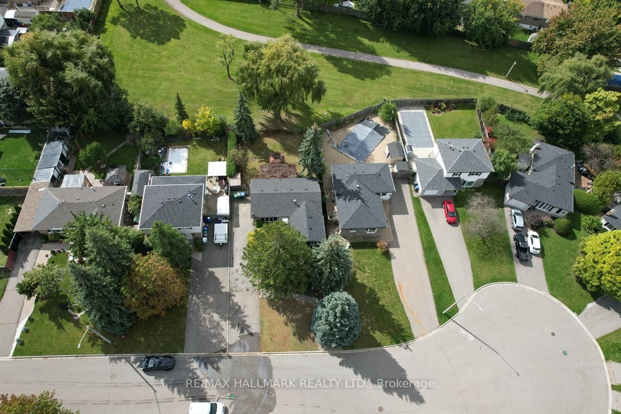 8 Dunblaine Crescent, Brampton, ON L6T 3H2