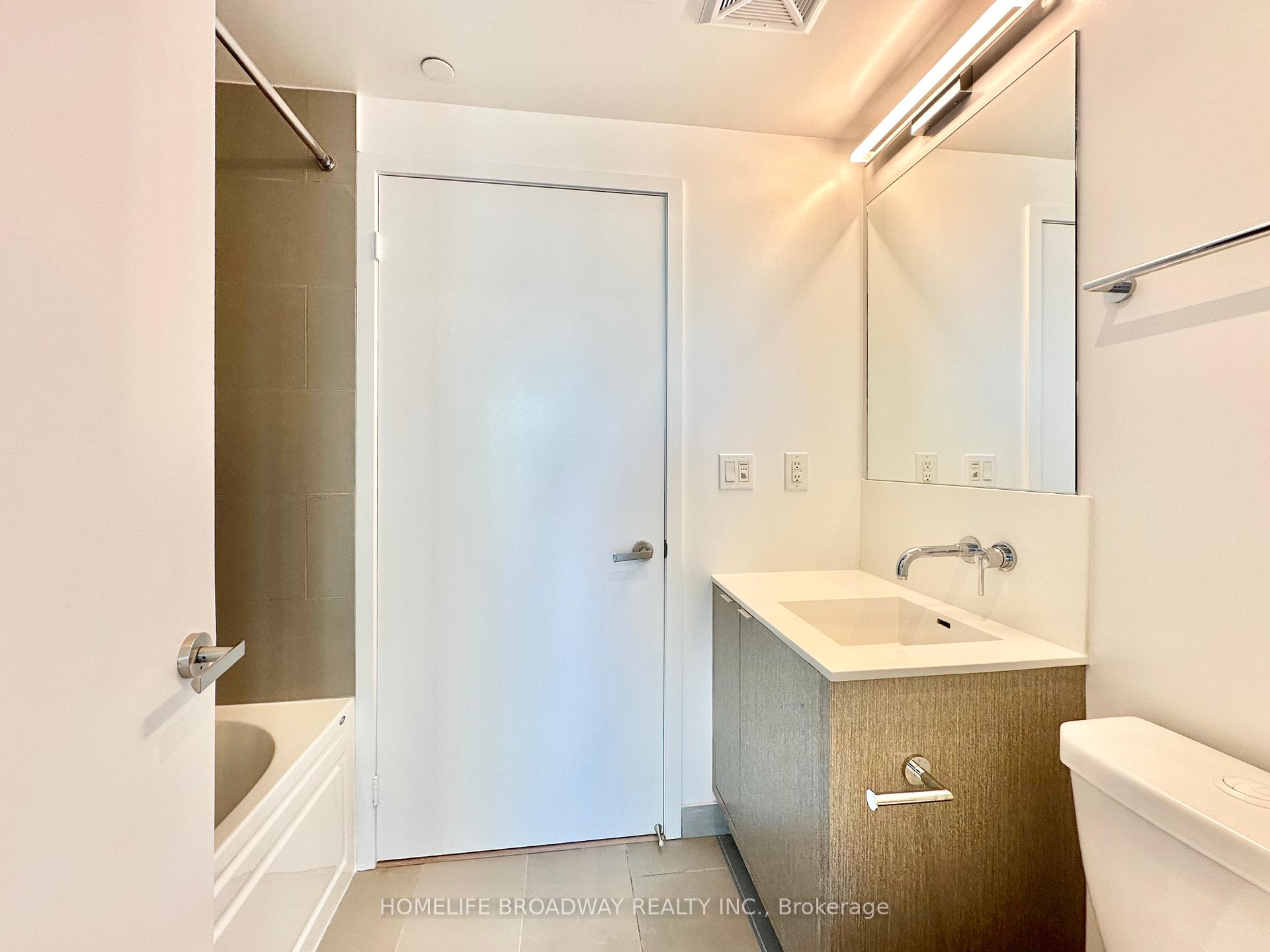 1 Bedroom Condo at 88 Harbour,  Toronto For sale
