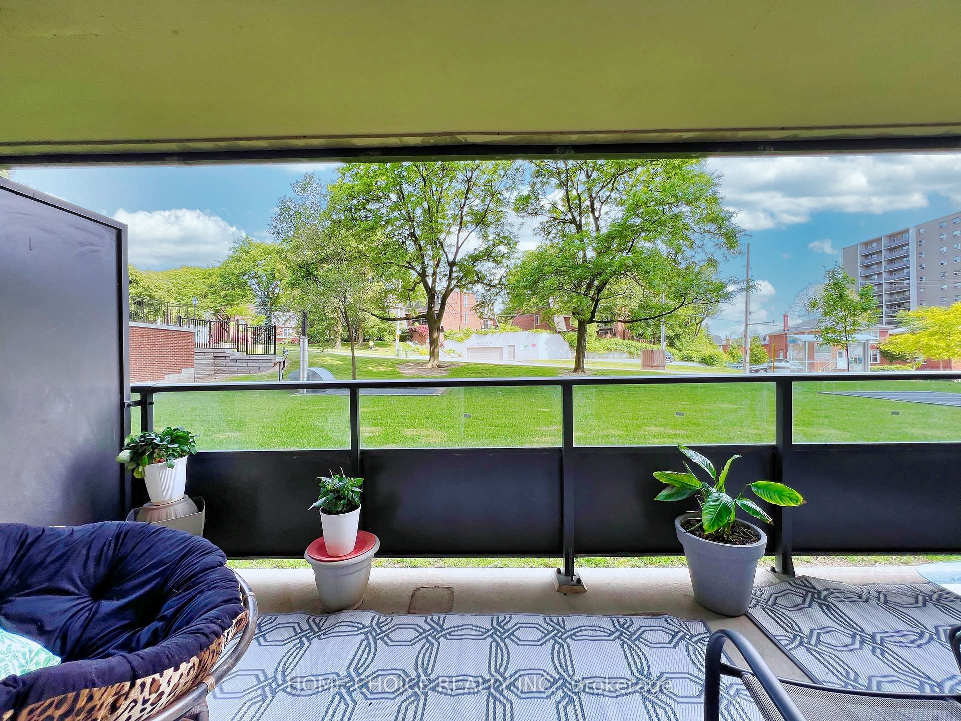 3 Bedrooms Condo at 15 La Rose, Toronto For sale