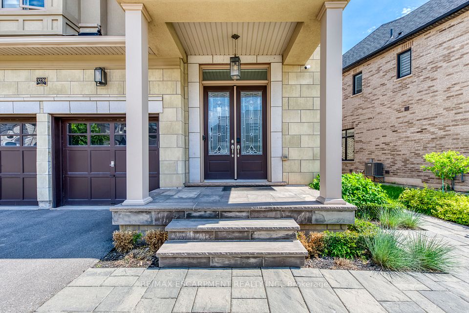 3239 Millicent Avenue, Oakville, ON L6H 0V8