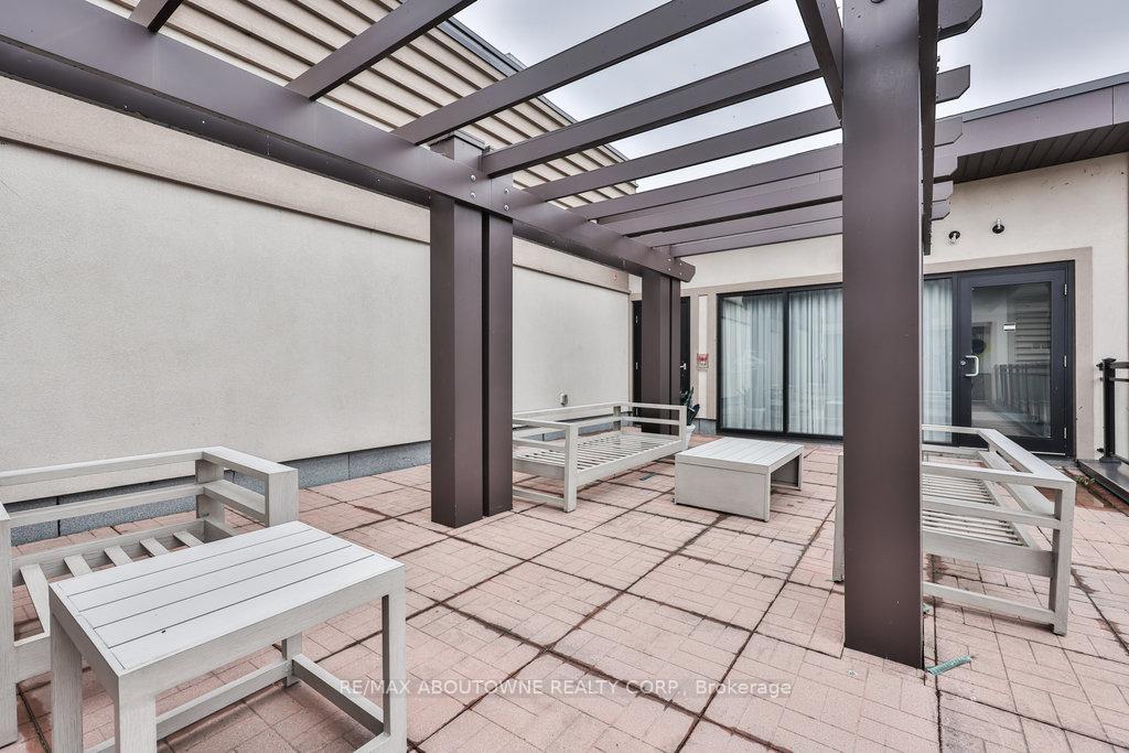 2 Bedrooms Condo at 128 Garden, Oakville For sale