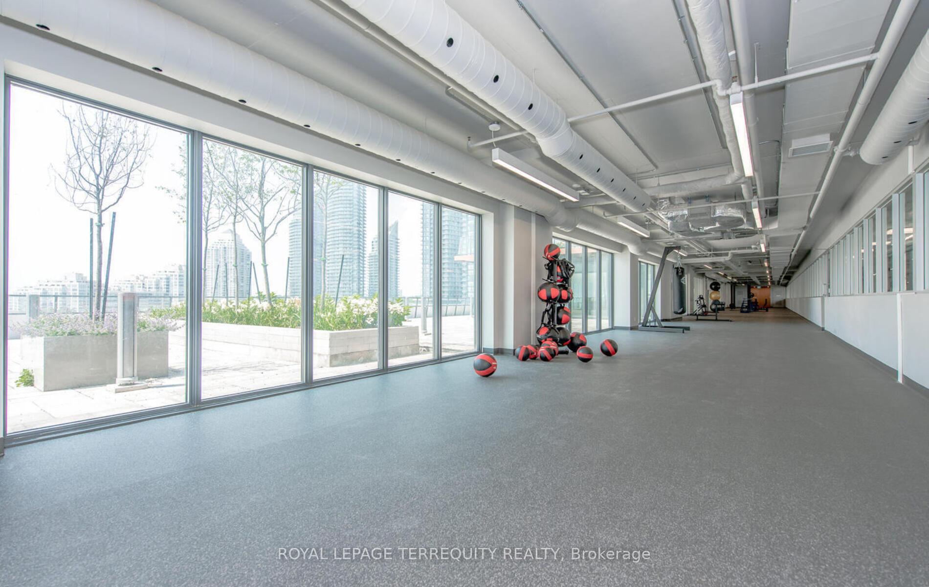 2 Bedrooms Condo at 30 Shore Breeze,  Toronto For sale